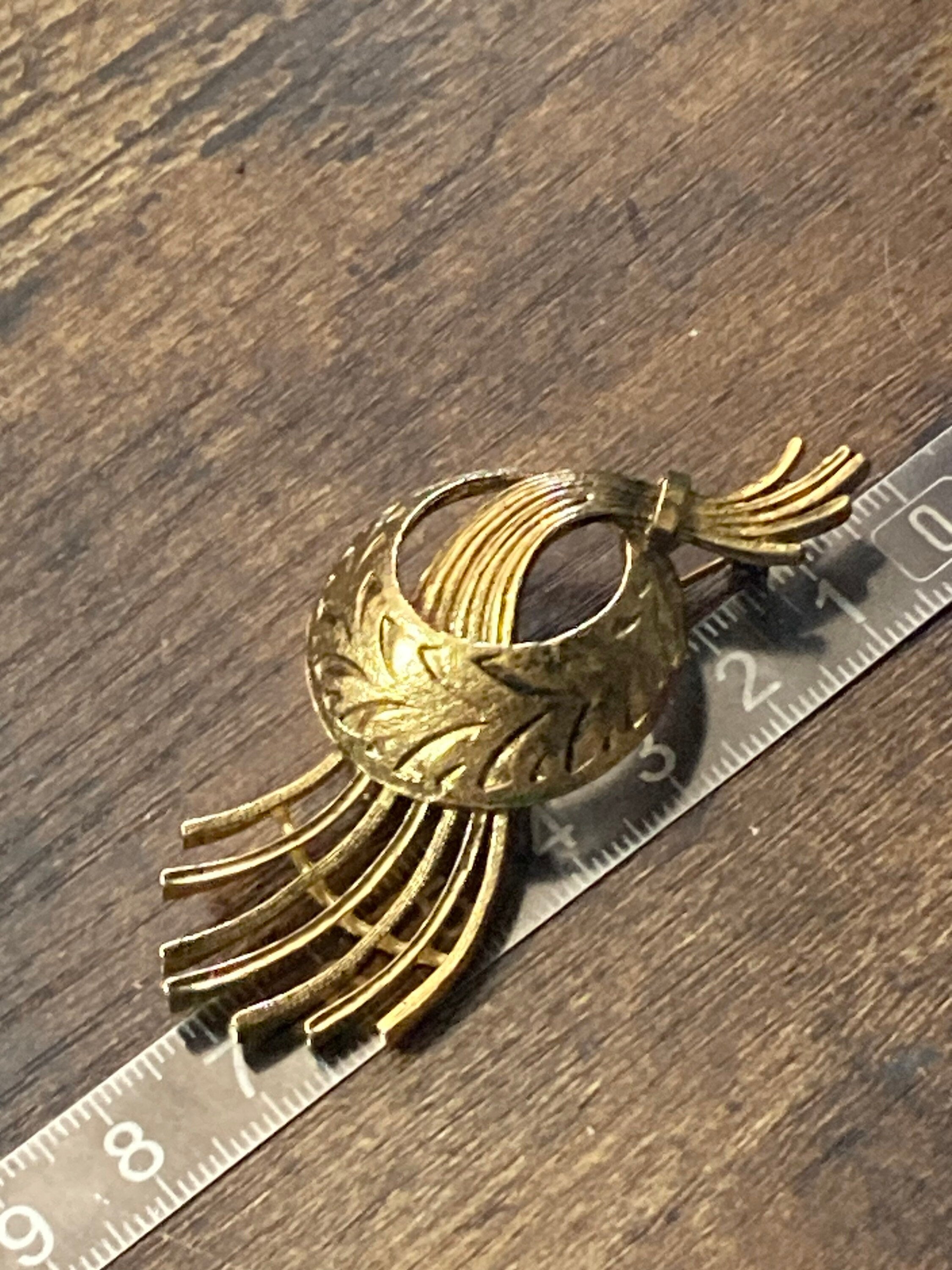 Signed HOLLYWOOD large gold tone modernist abstract floral brooch