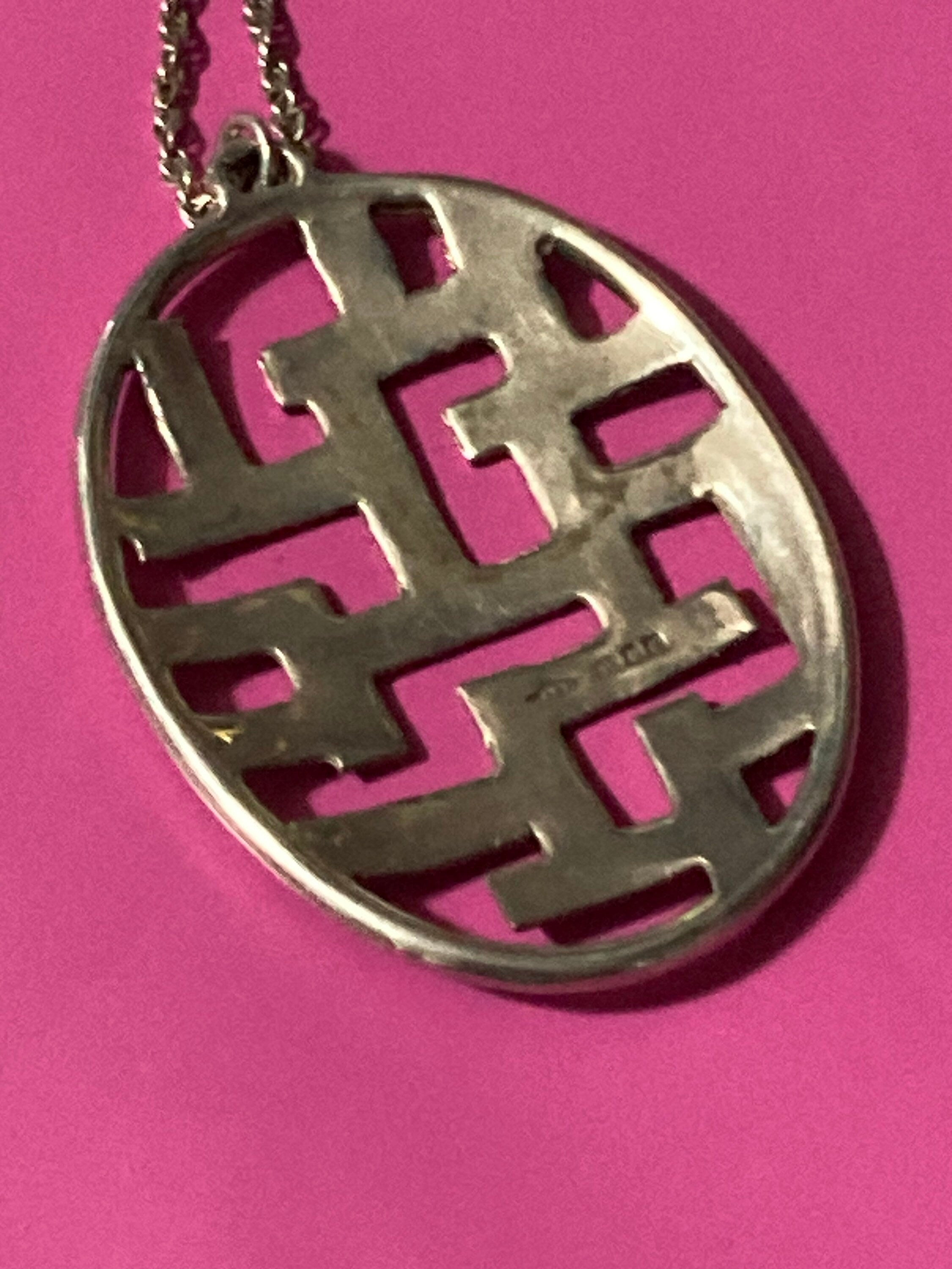 Vintage 1978 925 Sterling Silver modernist oval pendant necklace on 52cm chain