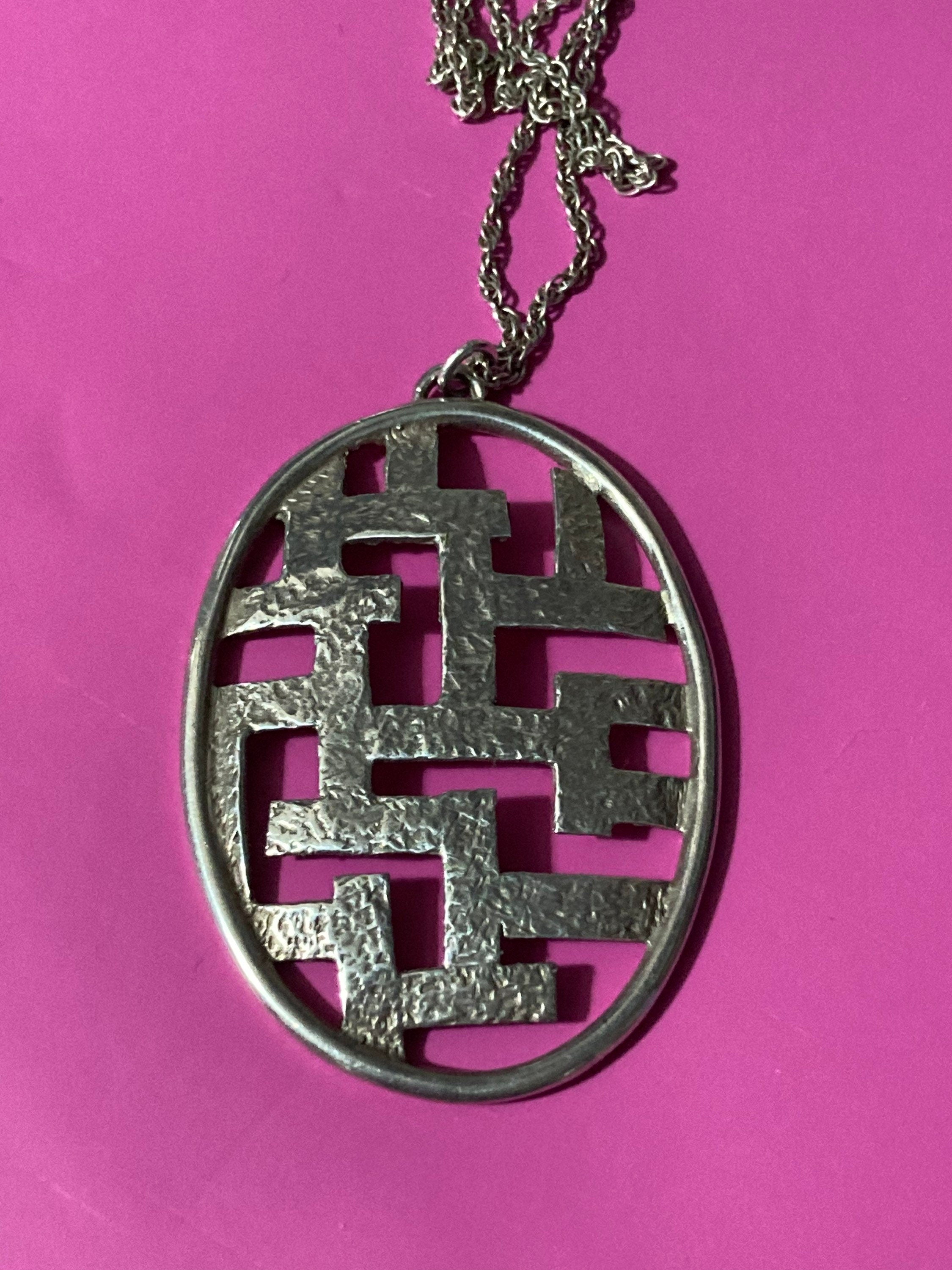 Vintage 1978 925 Sterling Silver modernist oval pendant necklace on 52cm chain