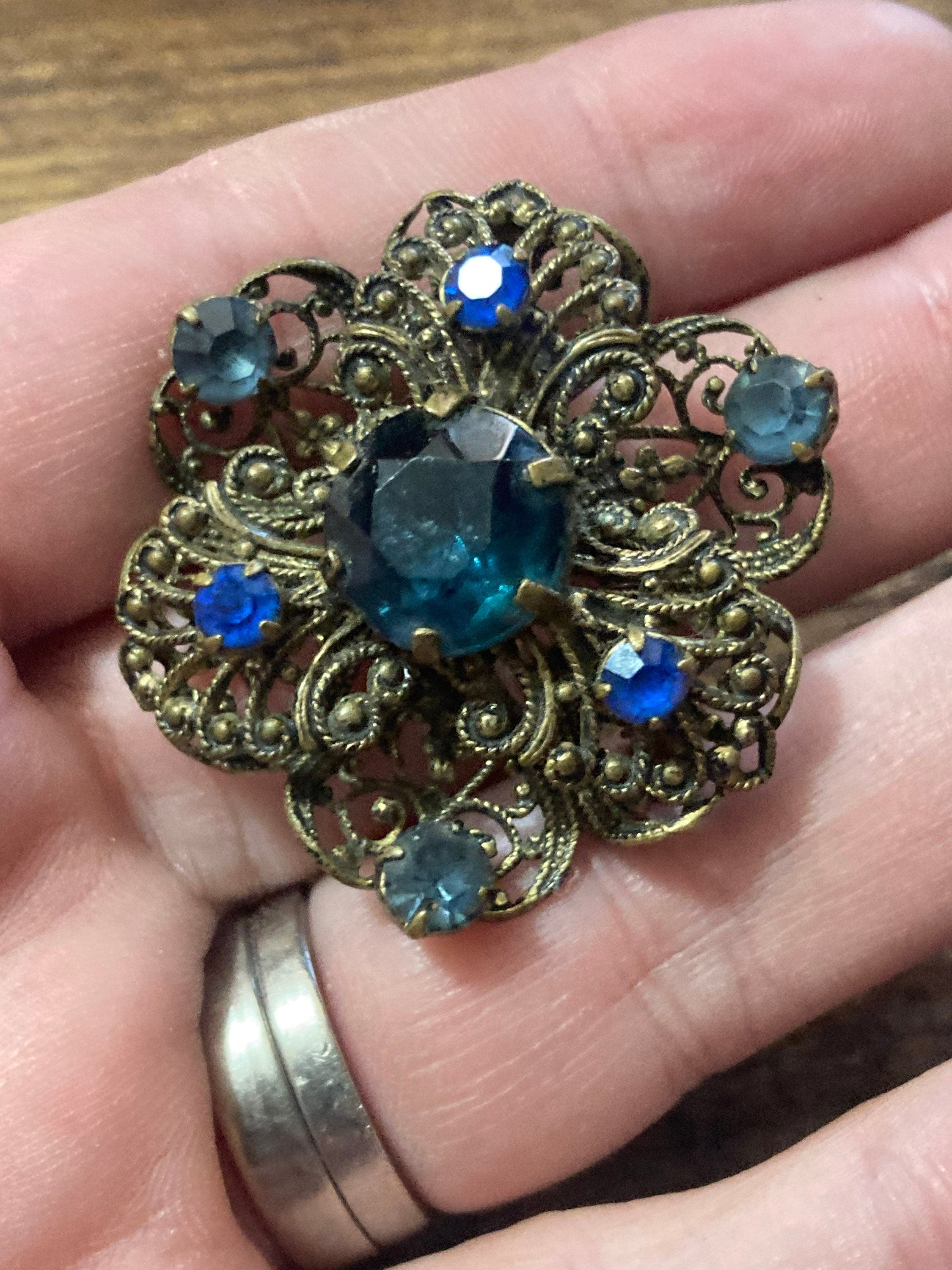 vintage Czech brass filigree sapphire blue rhinestone diamanté brooch