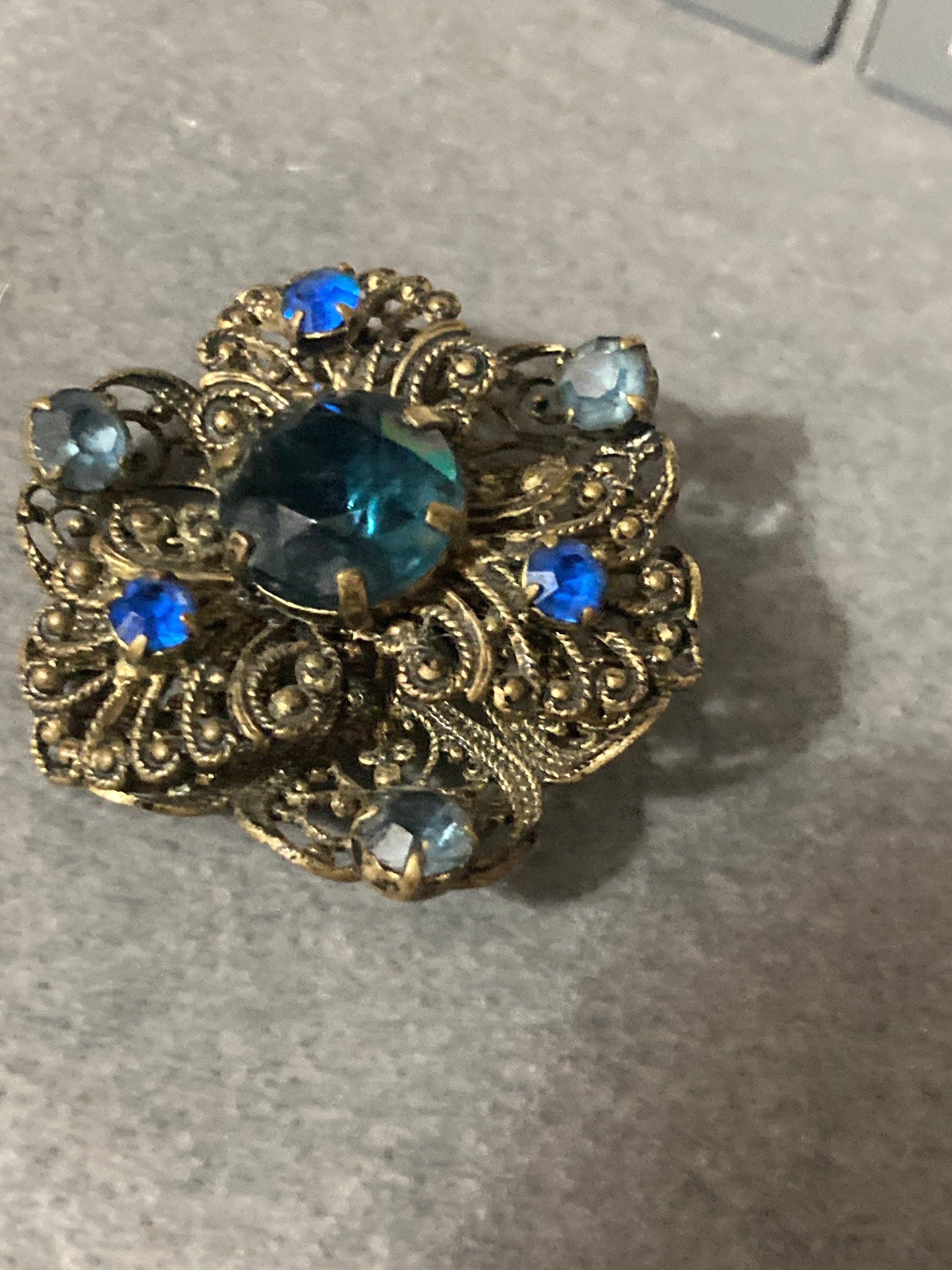 vintage Czech brass filigree sapphire blue rhinestone diamanté brooch