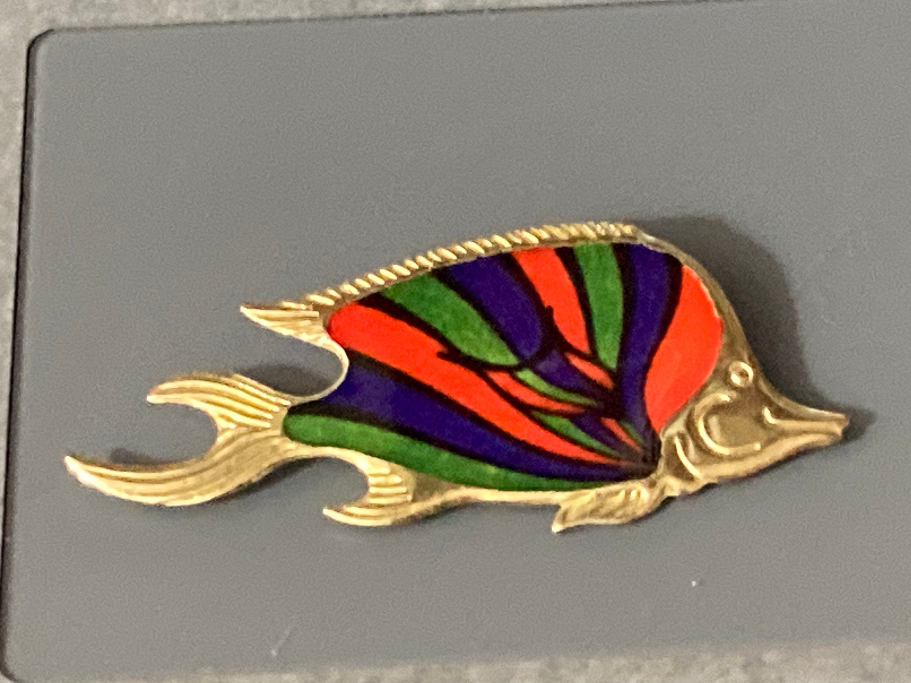 Vintage nautical gold tone brass red green blue enamel metal fish Brooch
