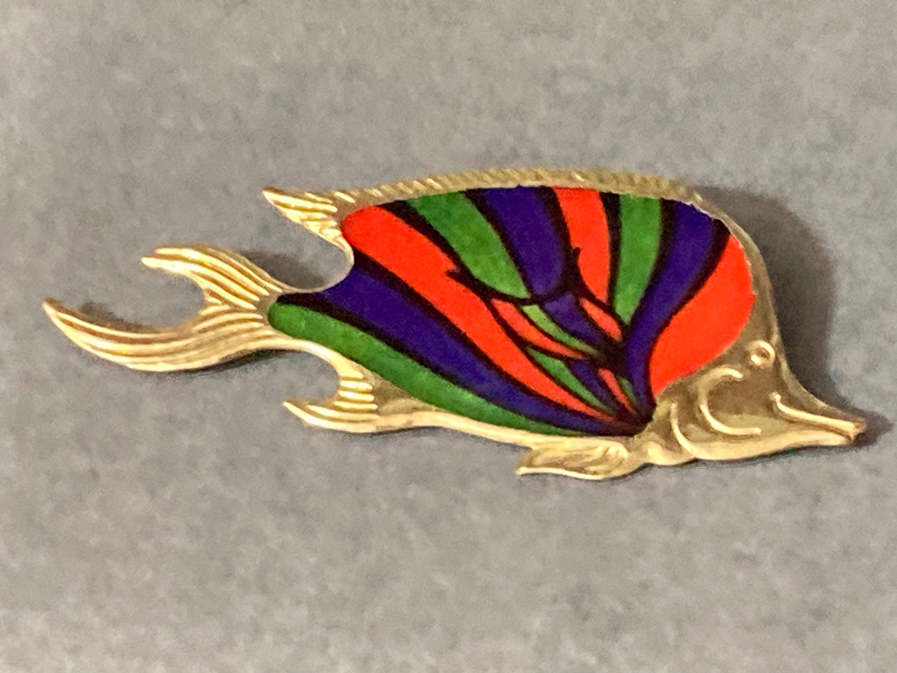 Vintage nautical gold tone brass red green blue enamel metal fish Brooch