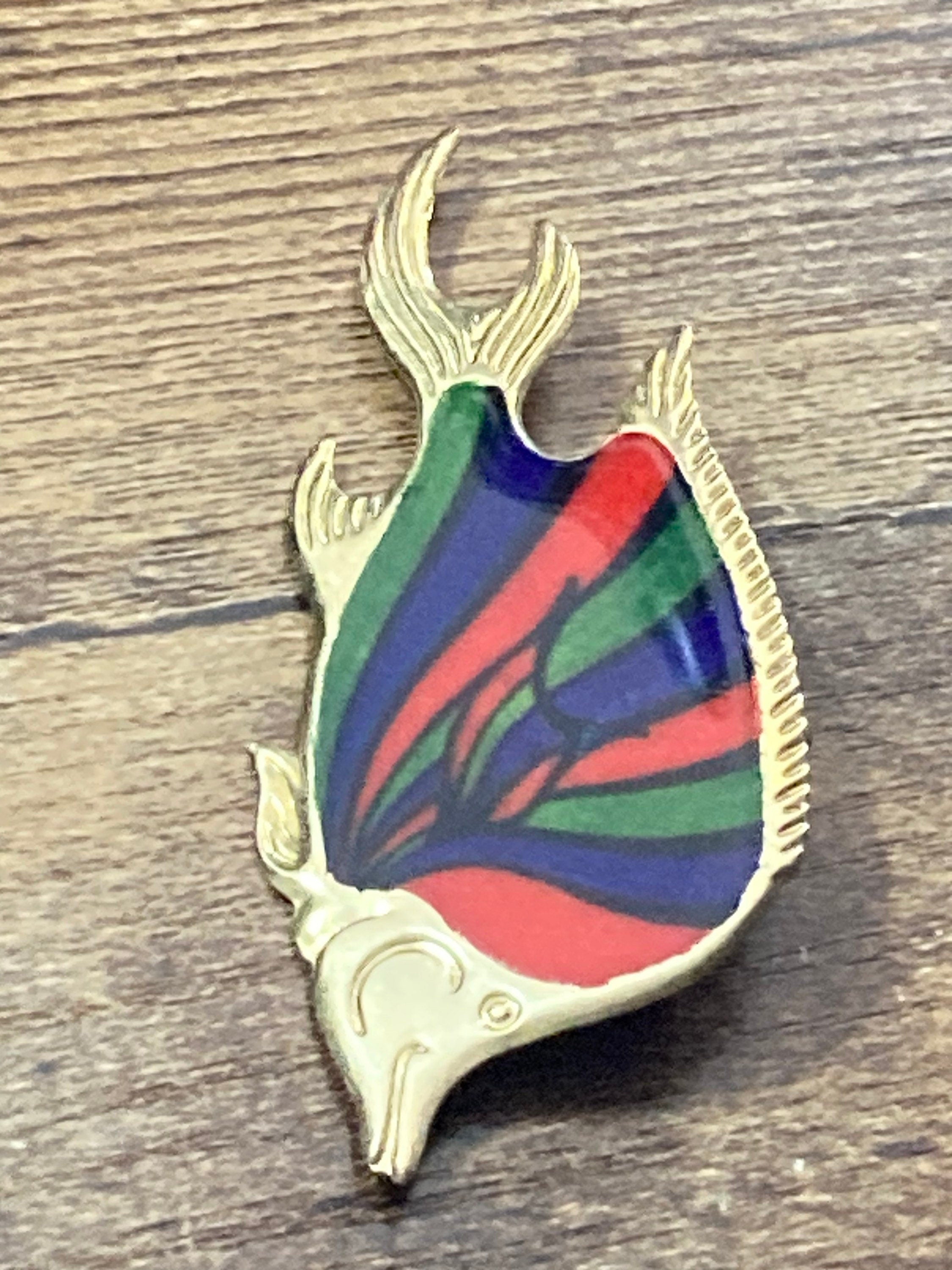 Vintage nautical gold tone brass red green blue enamel metal fish Brooch