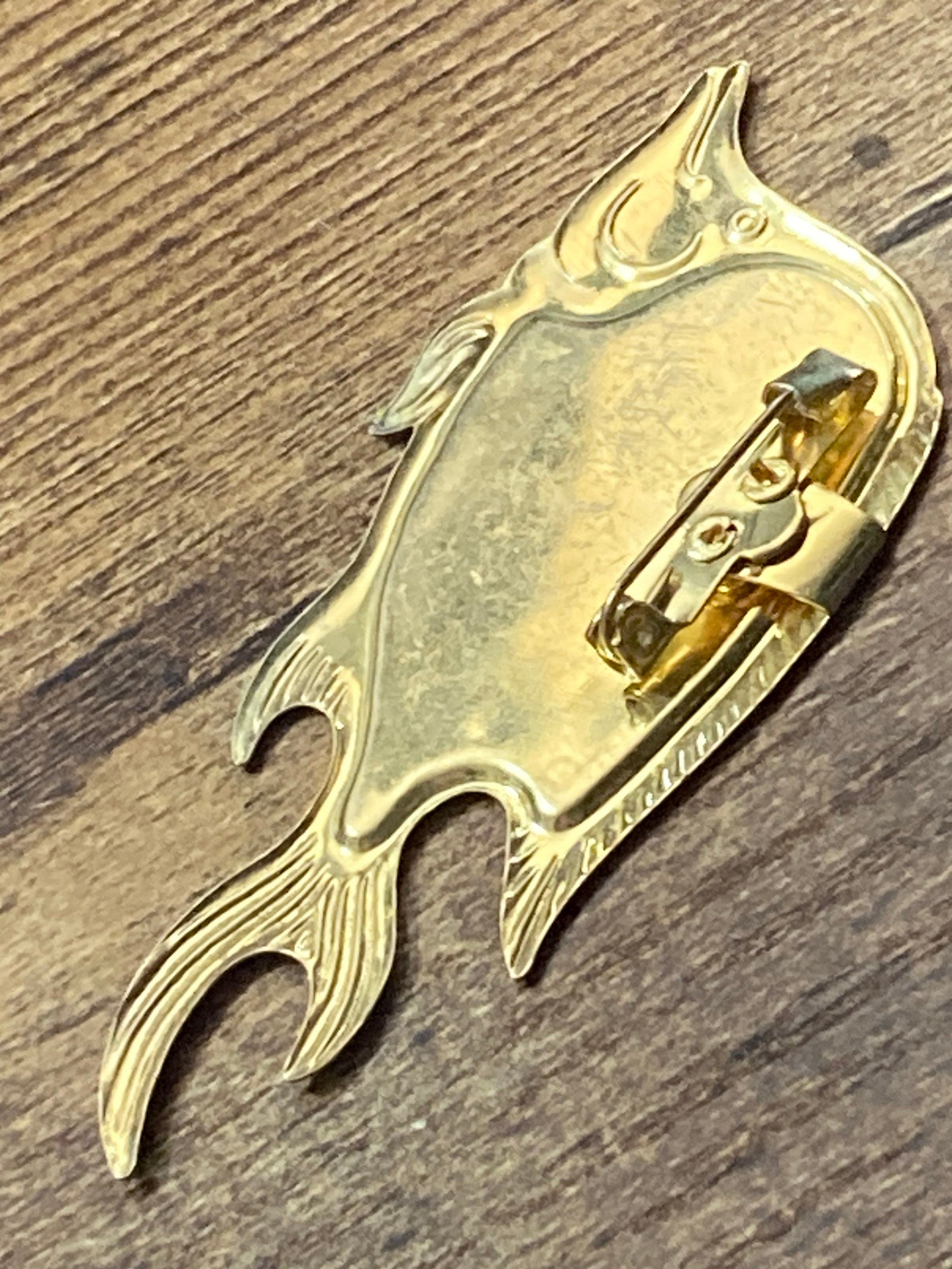 Vintage nautical gold tone brass red green blue enamel metal fish Brooch