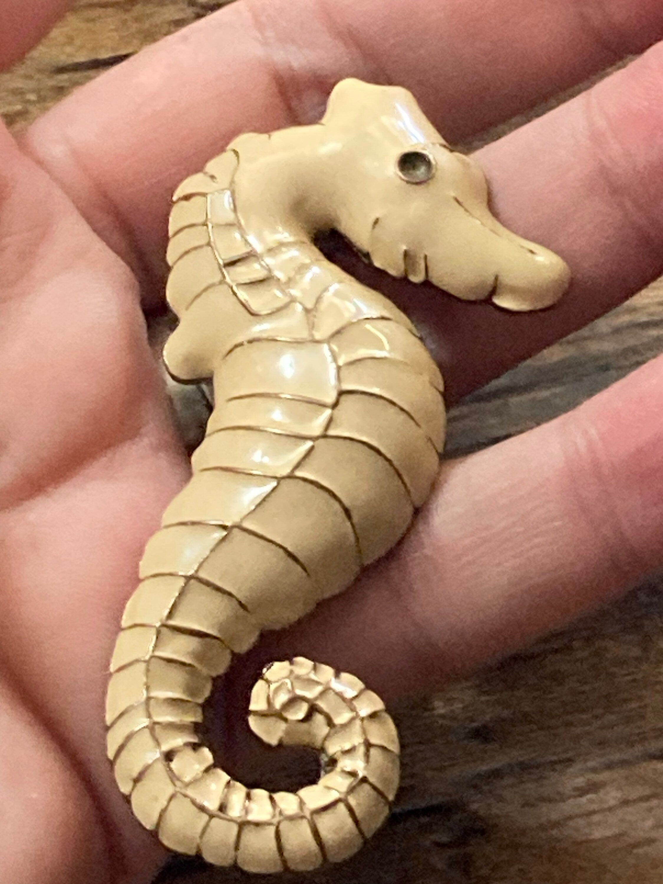 Oversized 7cm Vintage cream enamel and gold tone seahorse brooch