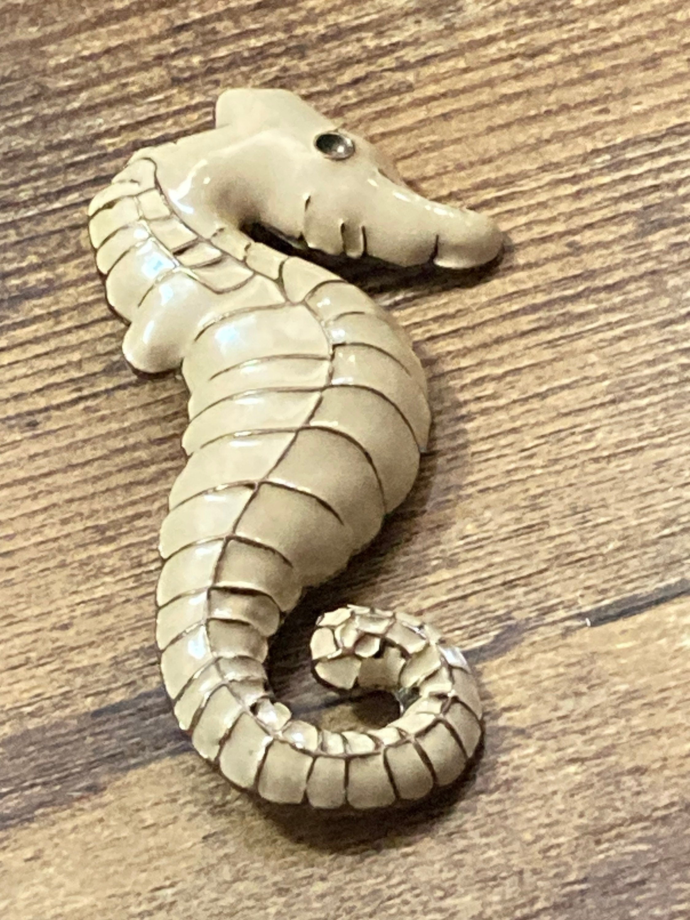 Oversized 7cm Vintage cream enamel and gold tone seahorse brooch