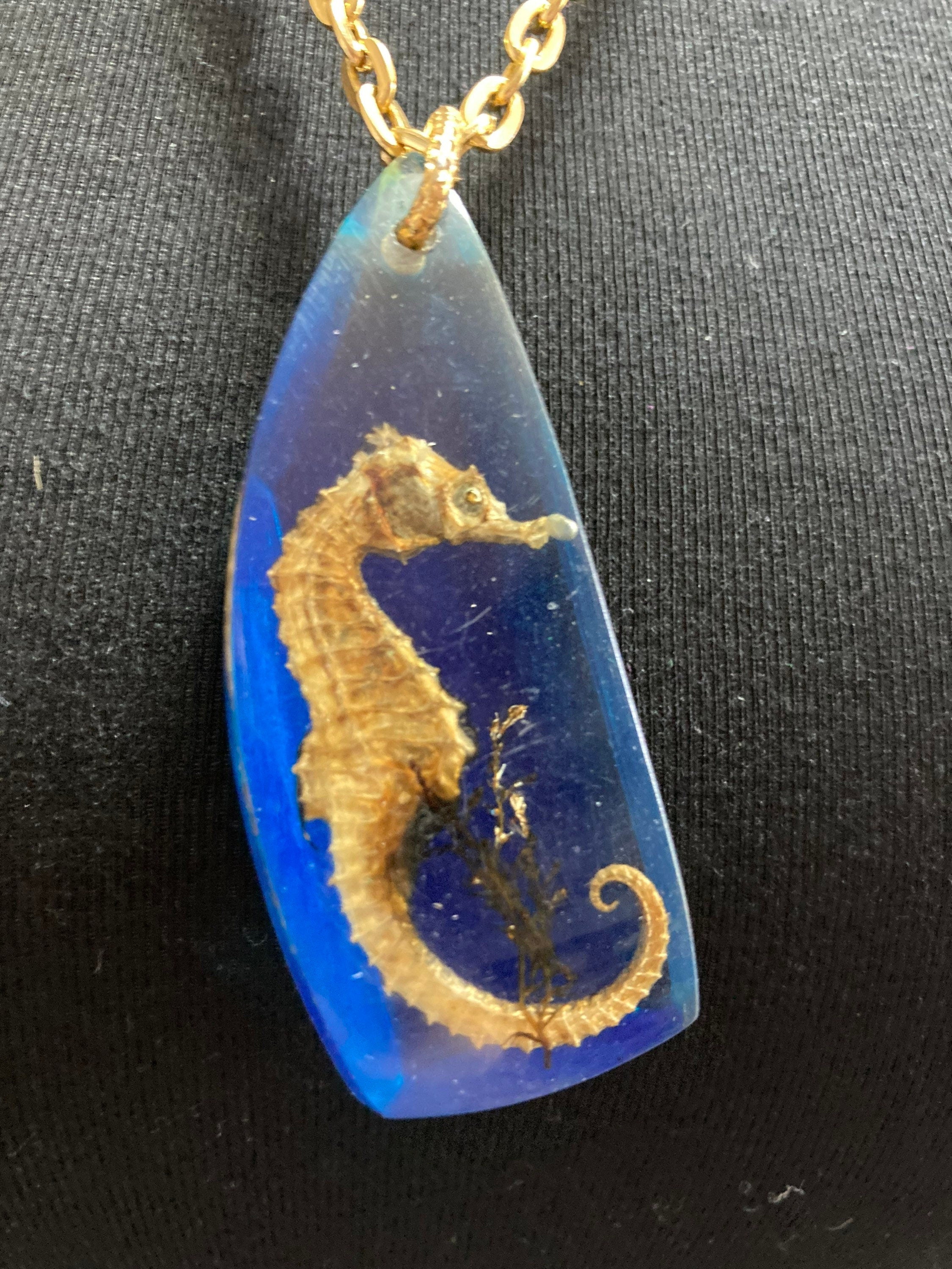 Vintage celluloid acrylic 1970s blue plastic seahorse pendant necklace on 64cm chain