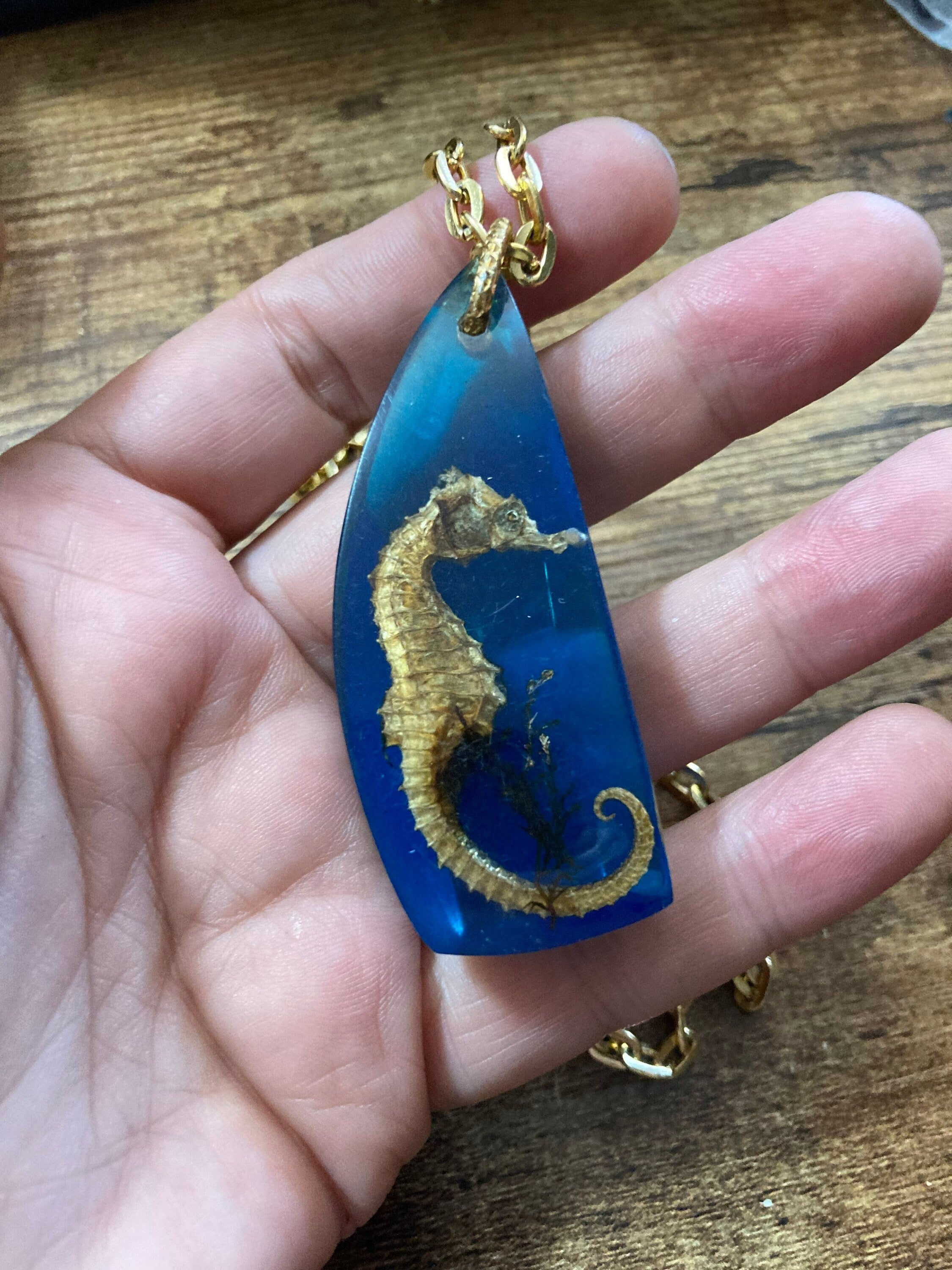 Vintage celluloid acrylic 1970s blue plastic seahorse pendant necklace on 64cm chain