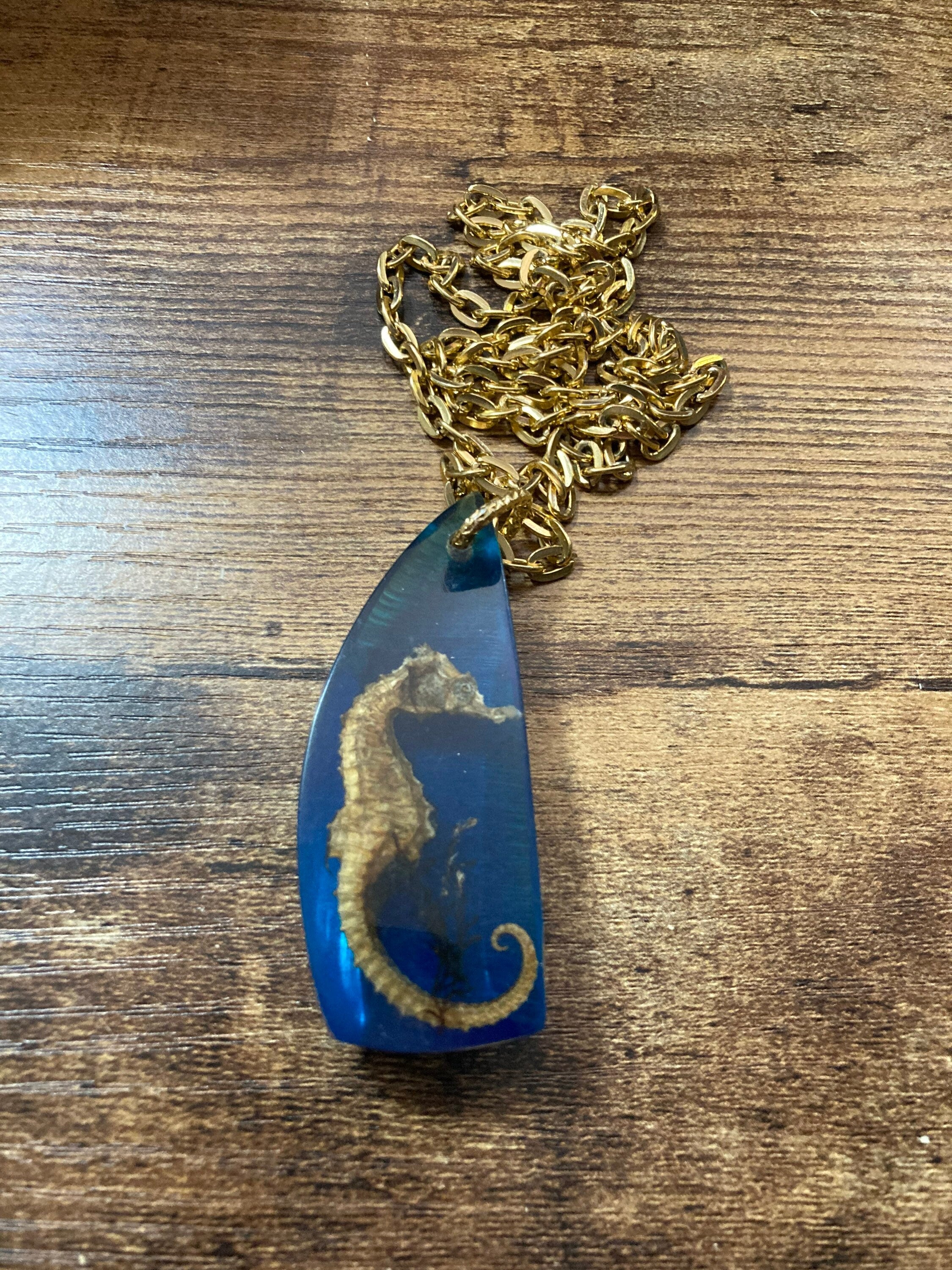 Vintage celluloid acrylic 1970s blue plastic seahorse pendant necklace on 64cm chain
