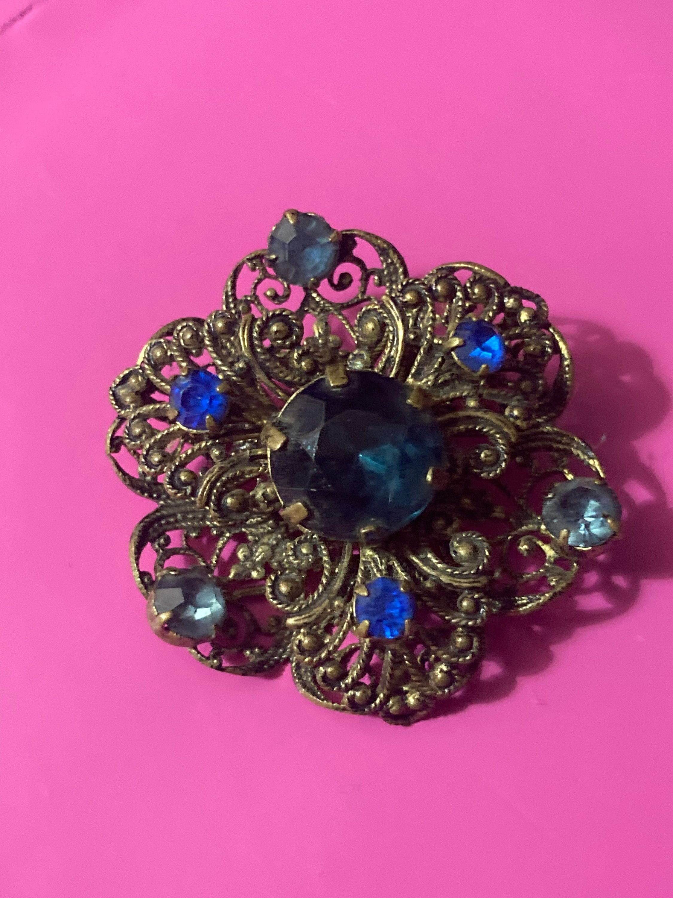 vintage Czech brass filigree sapphire blue rhinestone diamanté brooch
