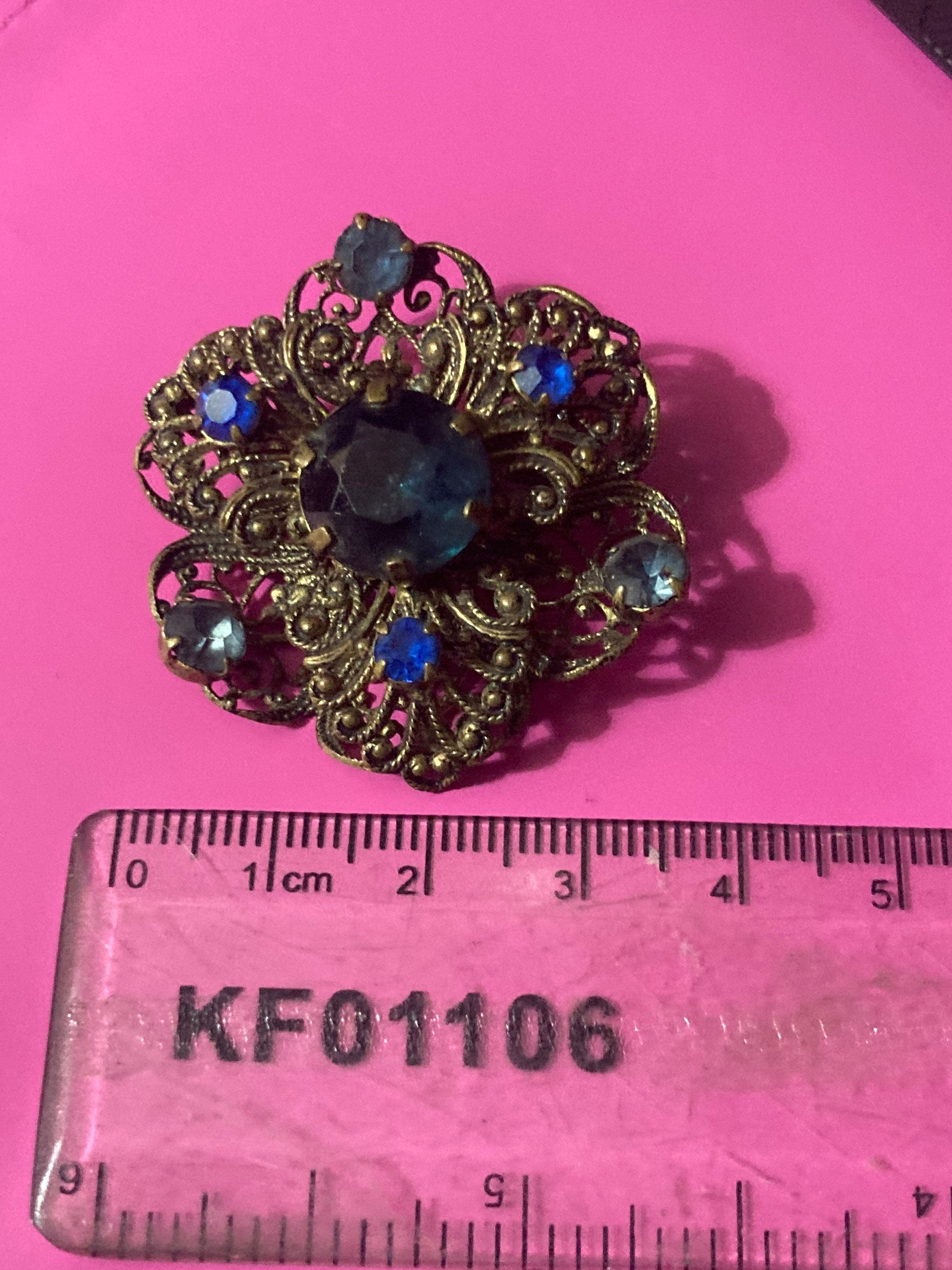 vintage Czech brass filigree sapphire blue rhinestone diamanté brooch