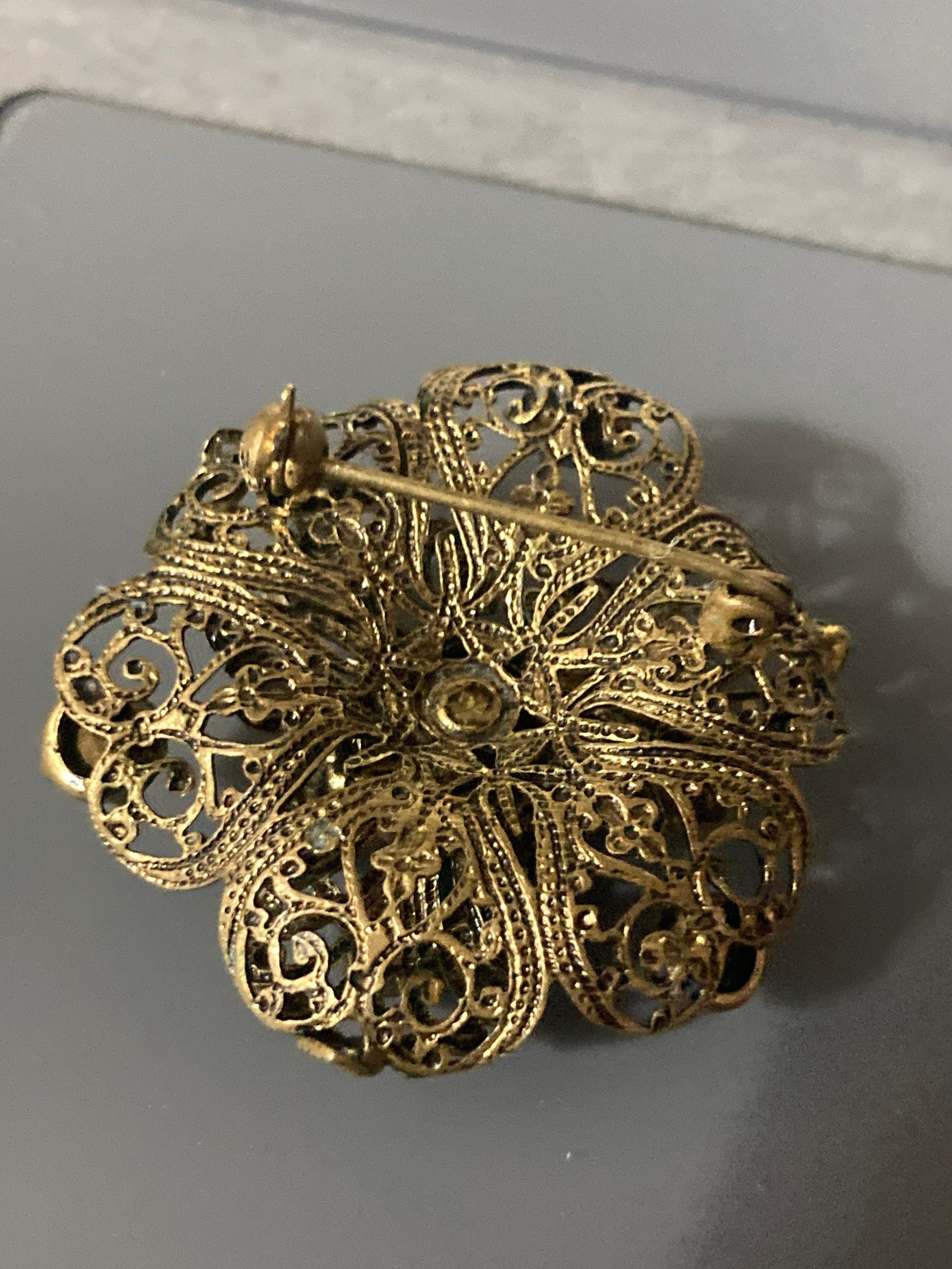 vintage Czech brass filigree sapphire blue rhinestone diamanté brooch