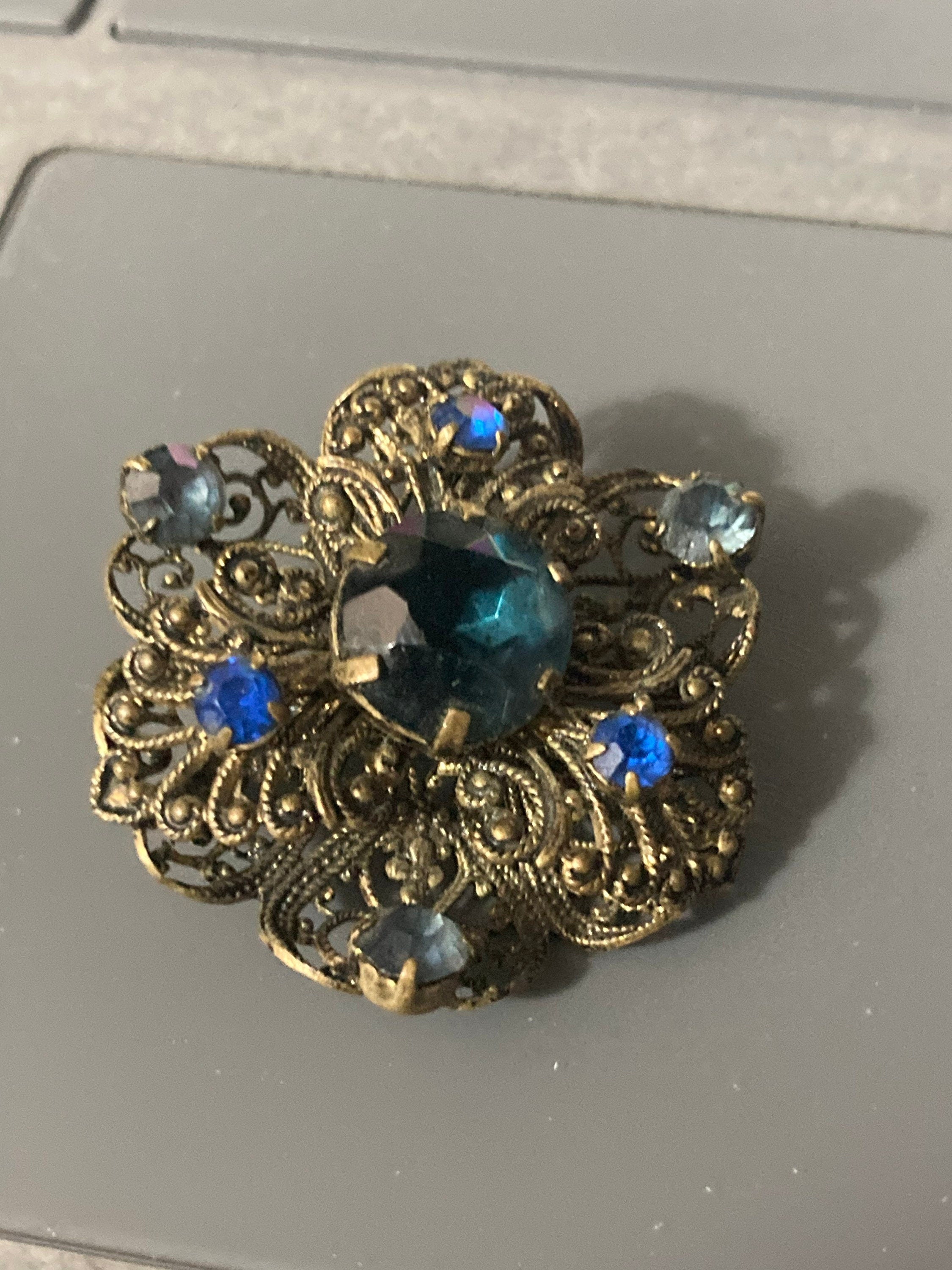 vintage Czech brass filigree sapphire blue rhinestone diamanté brooch