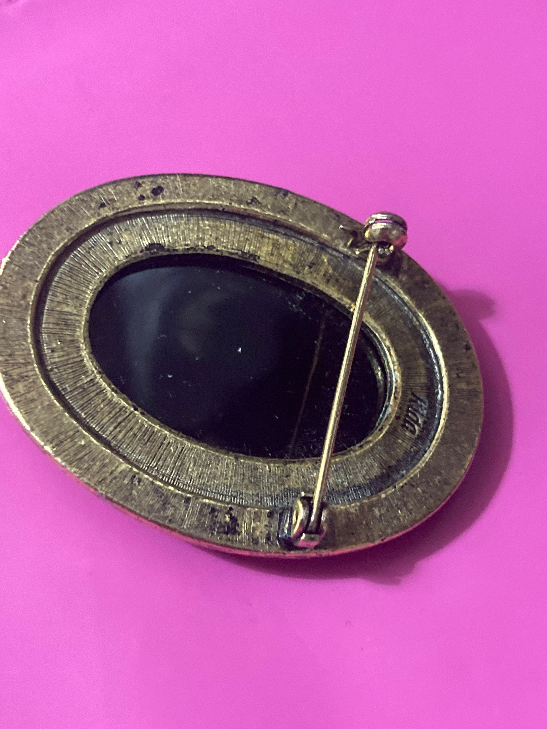 Signed KIDA Vintage black glass diamanté Oval Brooch gold tone