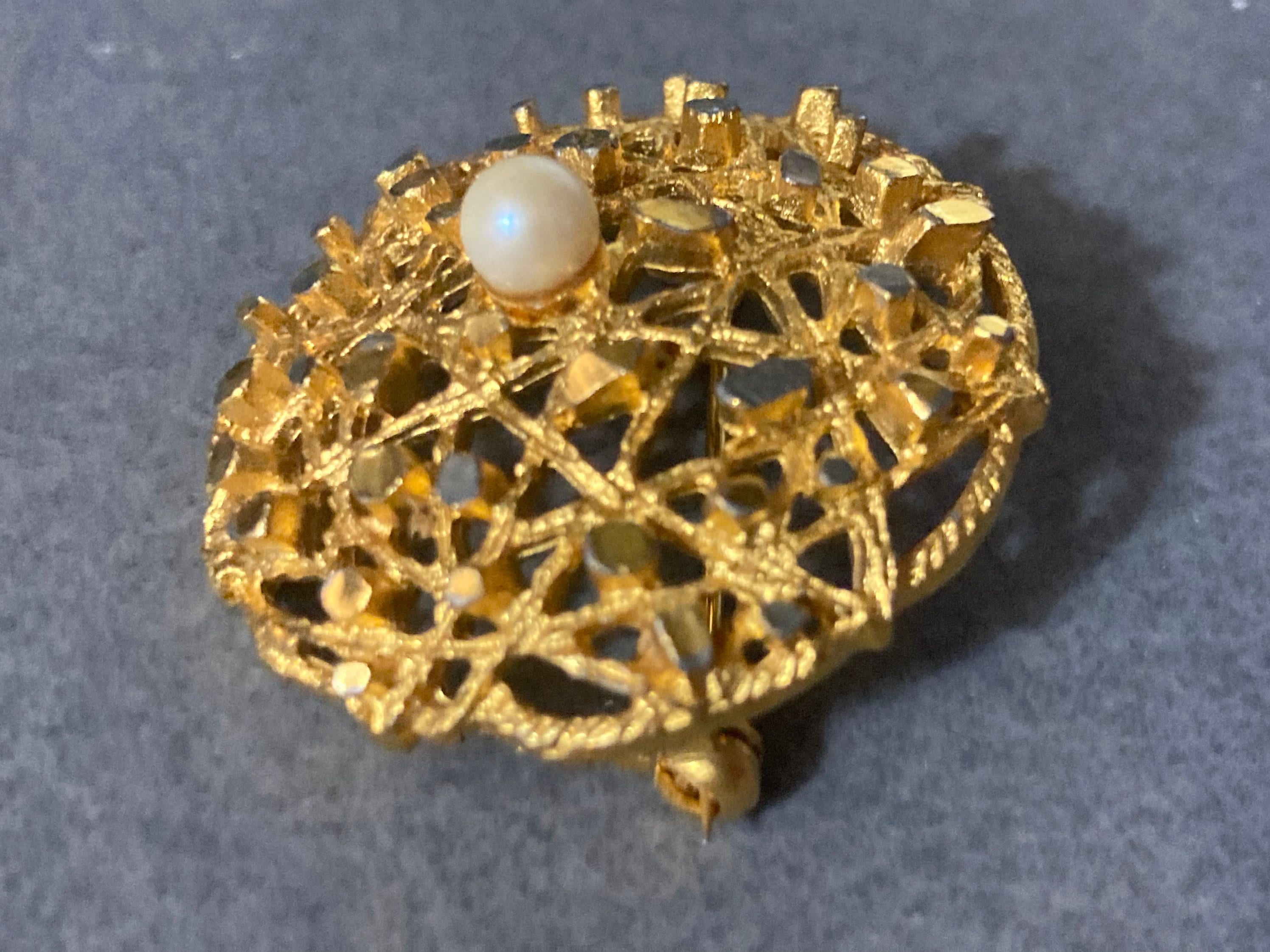 vintage modernist gold tone abstract faux pearl round  brooch brutalist