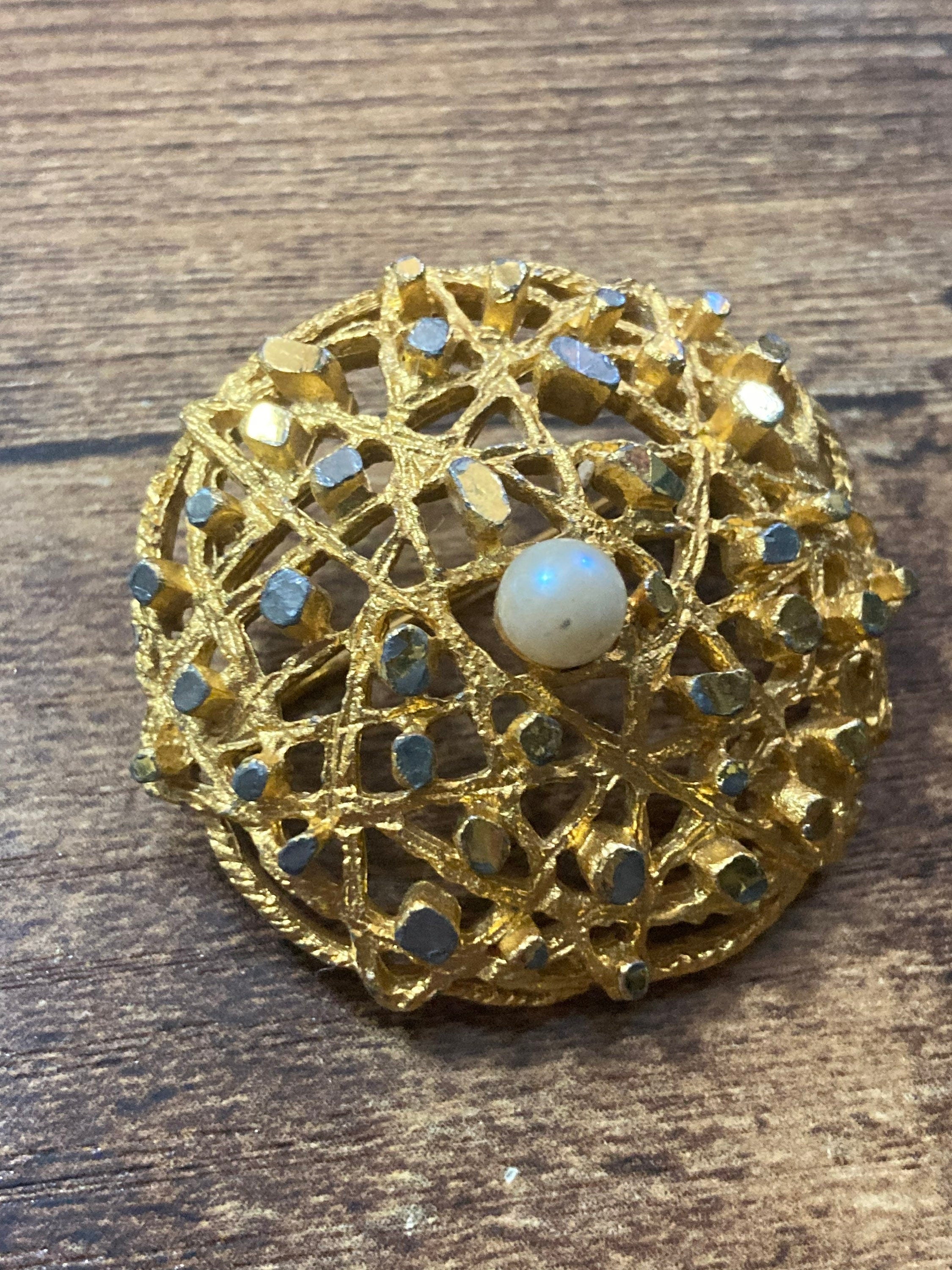vintage modernist gold tone abstract faux pearl round  brooch brutalist