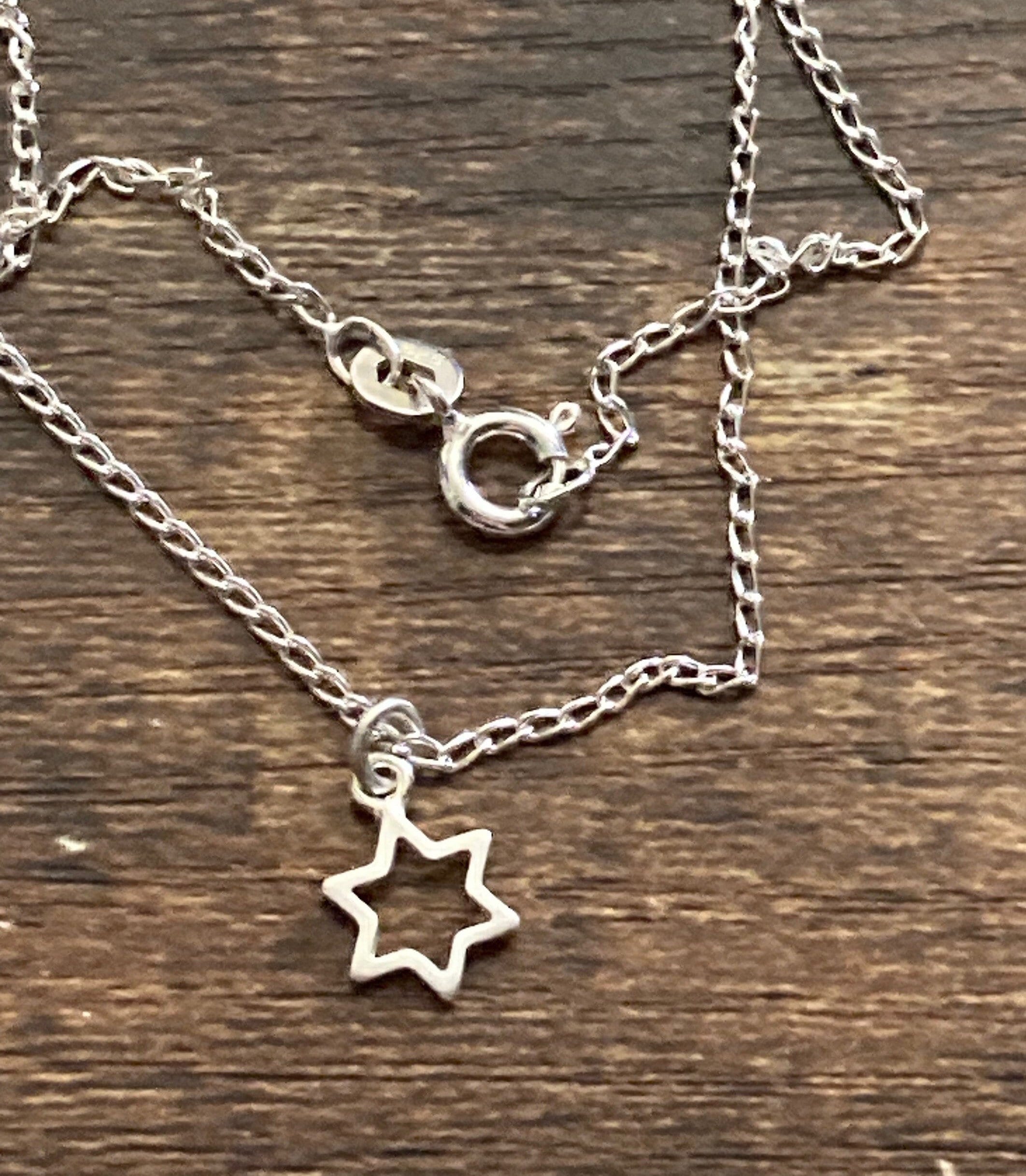 Young girls 925 sterling silver fine chain with small star pendant 35cm