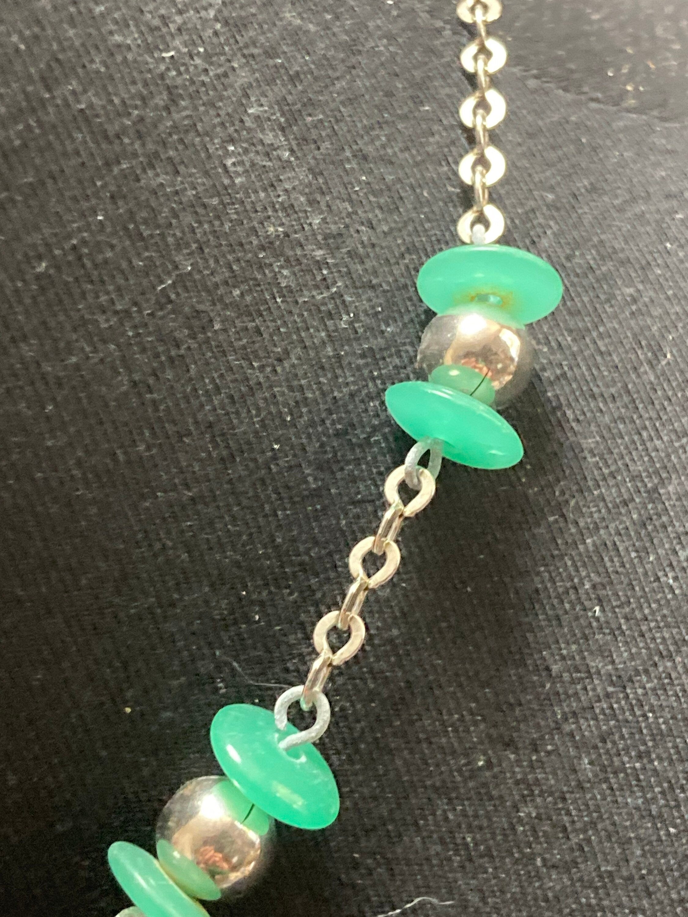True vintage Art deco Czech green chrysoprase Uranium UV glass beaded necklace 43cm genuine old shop stock