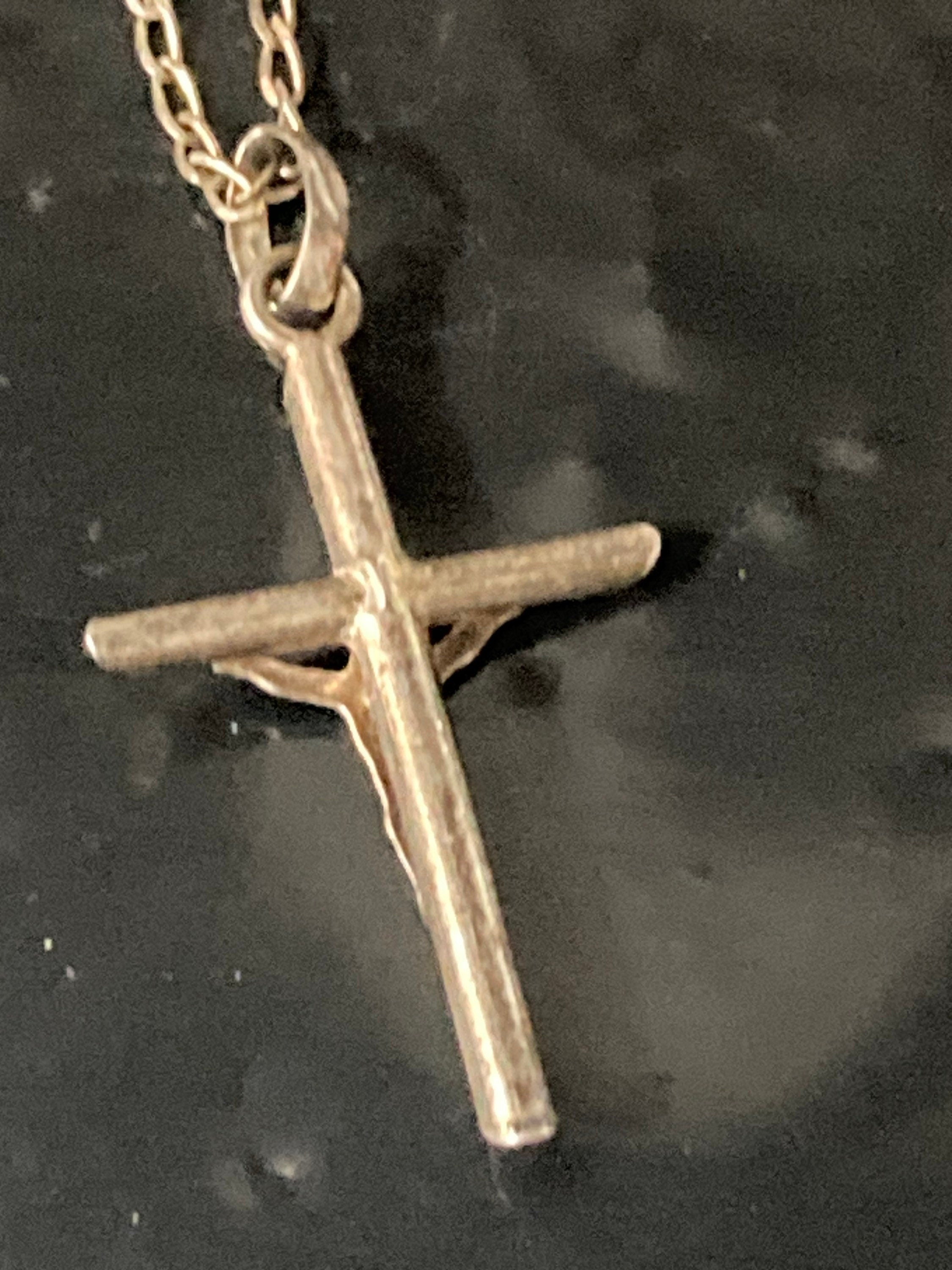 925 Sterling silver religious crucifix cross pendant necklace on a 46 cm chain