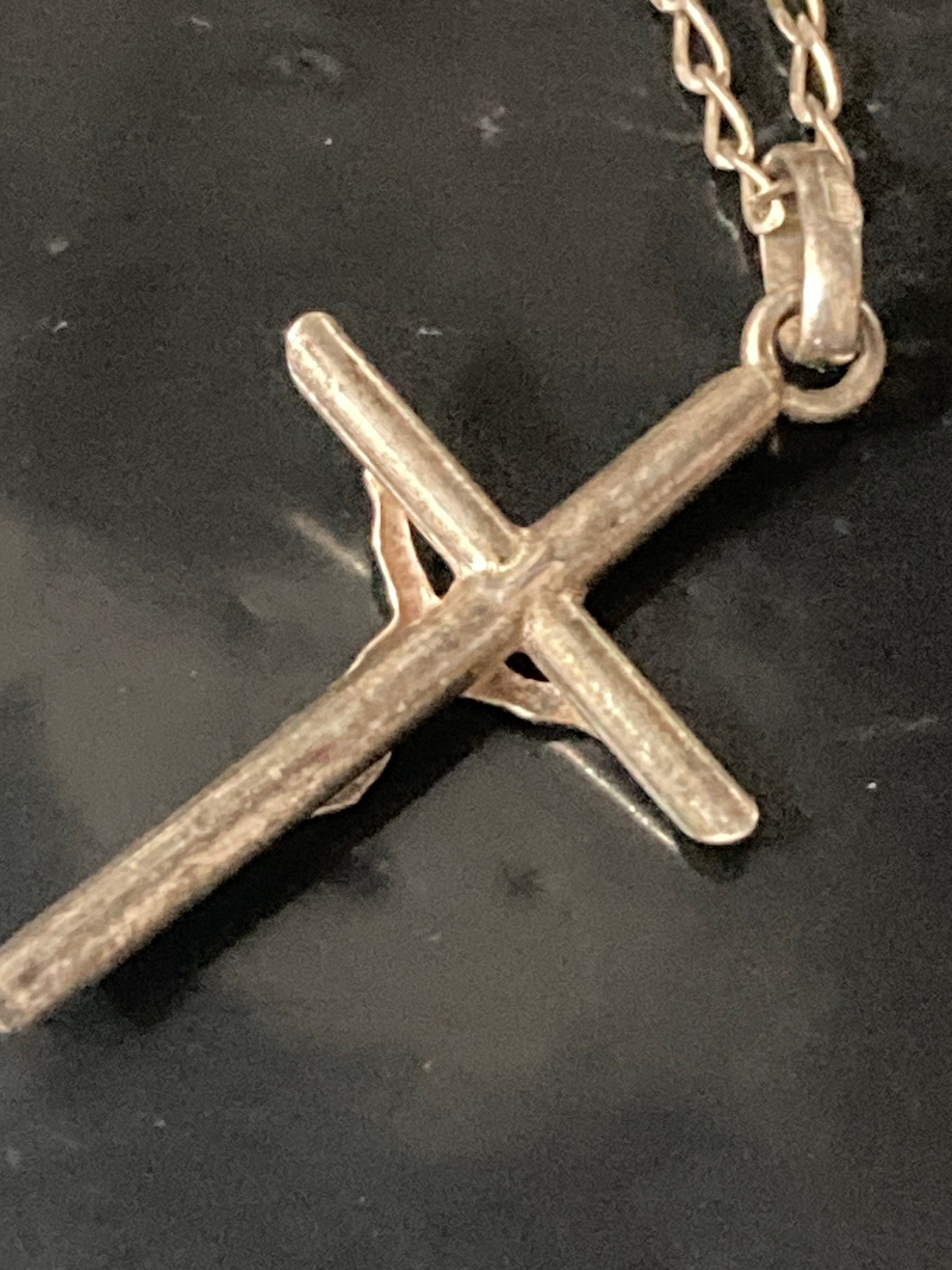 925 Sterling silver religious crucifix cross pendant necklace on a 46 cm chain