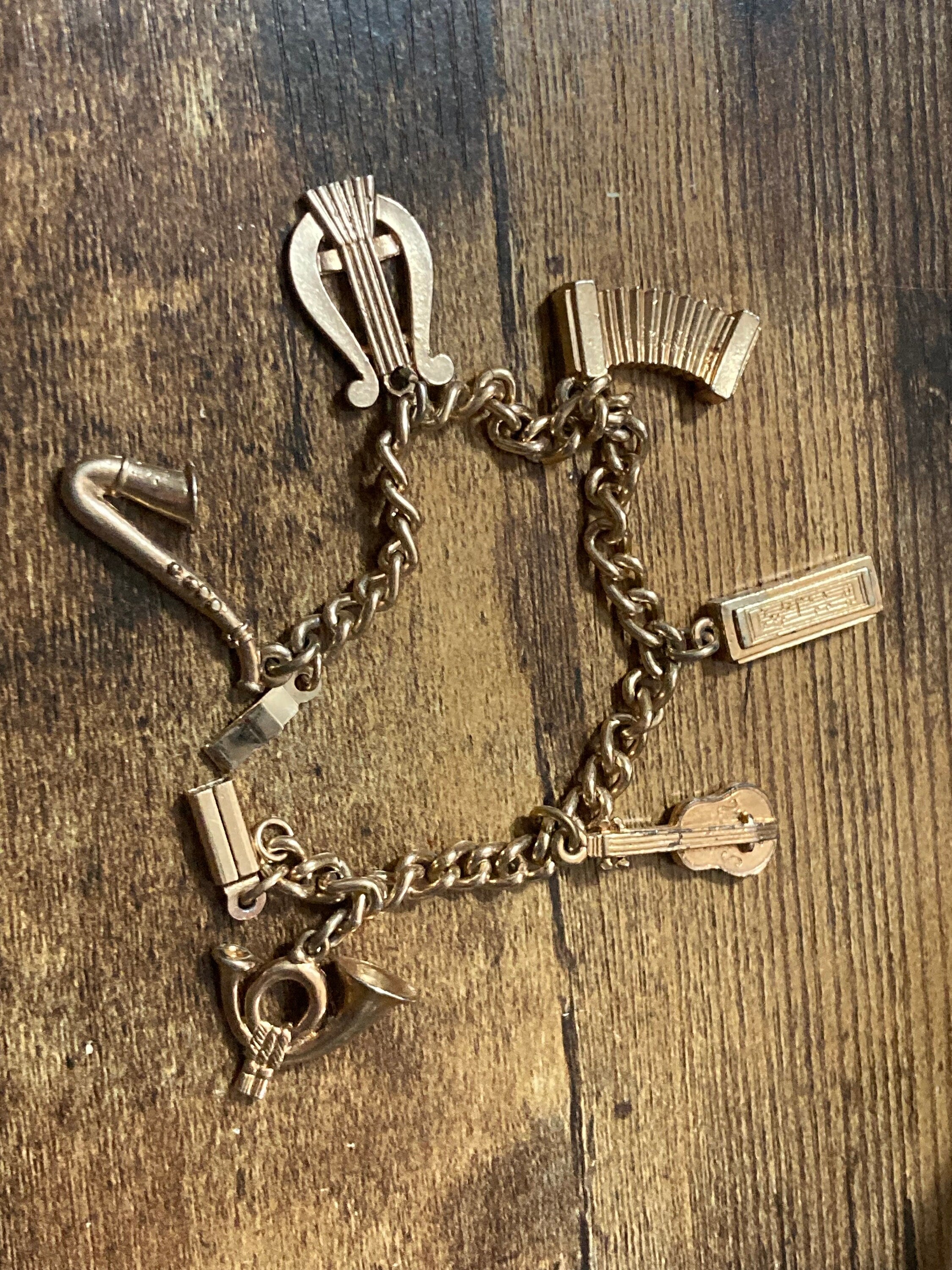 Musicians Vintage Gold tone  chain charm bracelet musical instruments