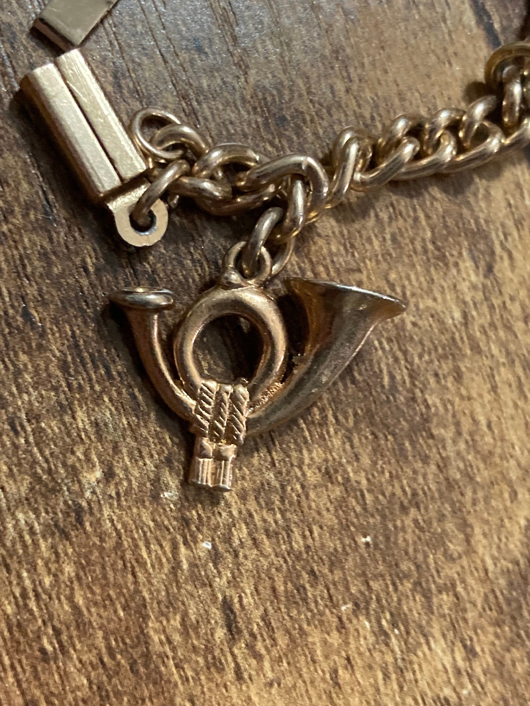 Musicians Vintage Gold tone  chain charm bracelet musical instruments