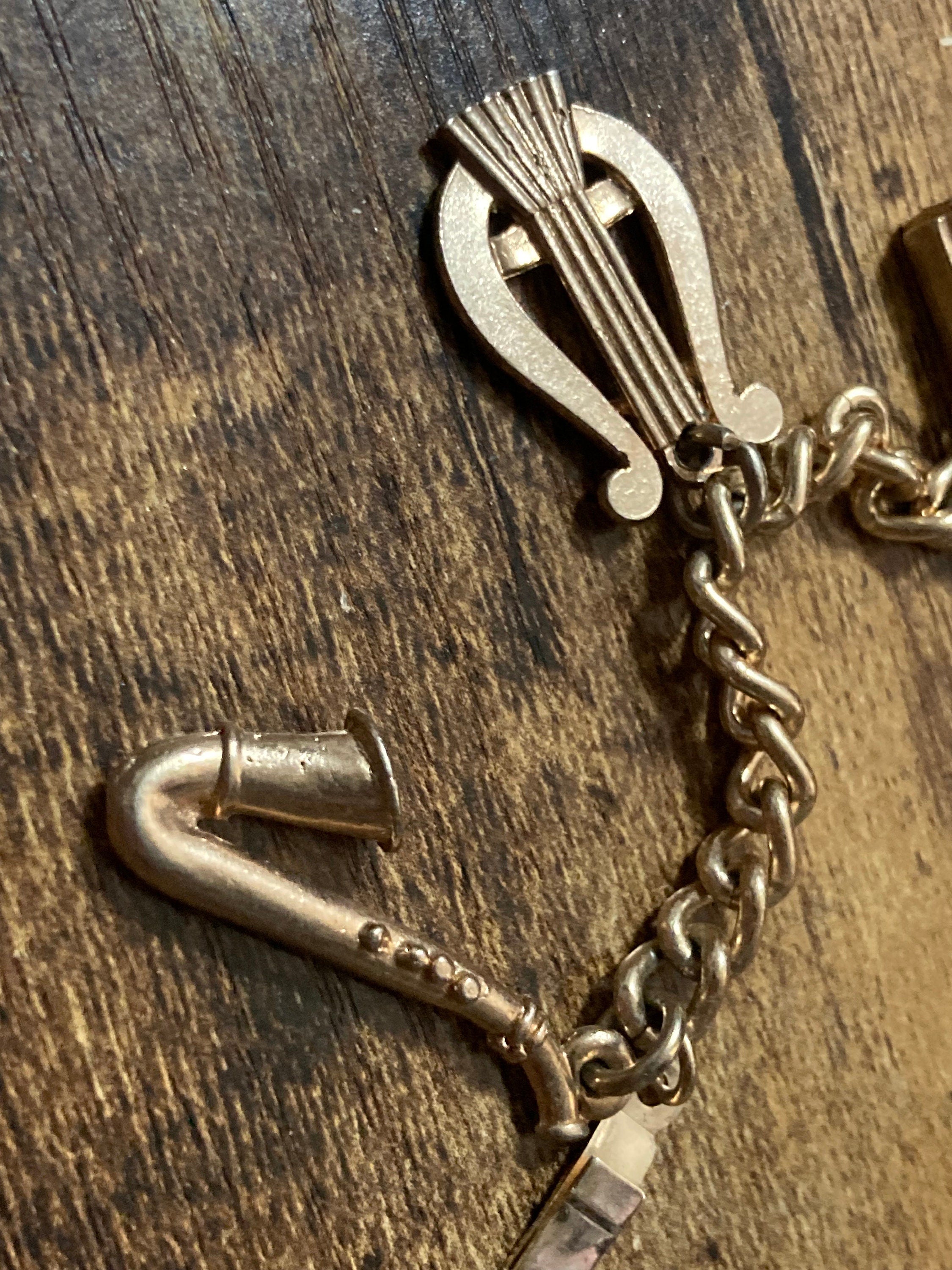 Musicians Vintage Gold tone  chain charm bracelet musical instruments