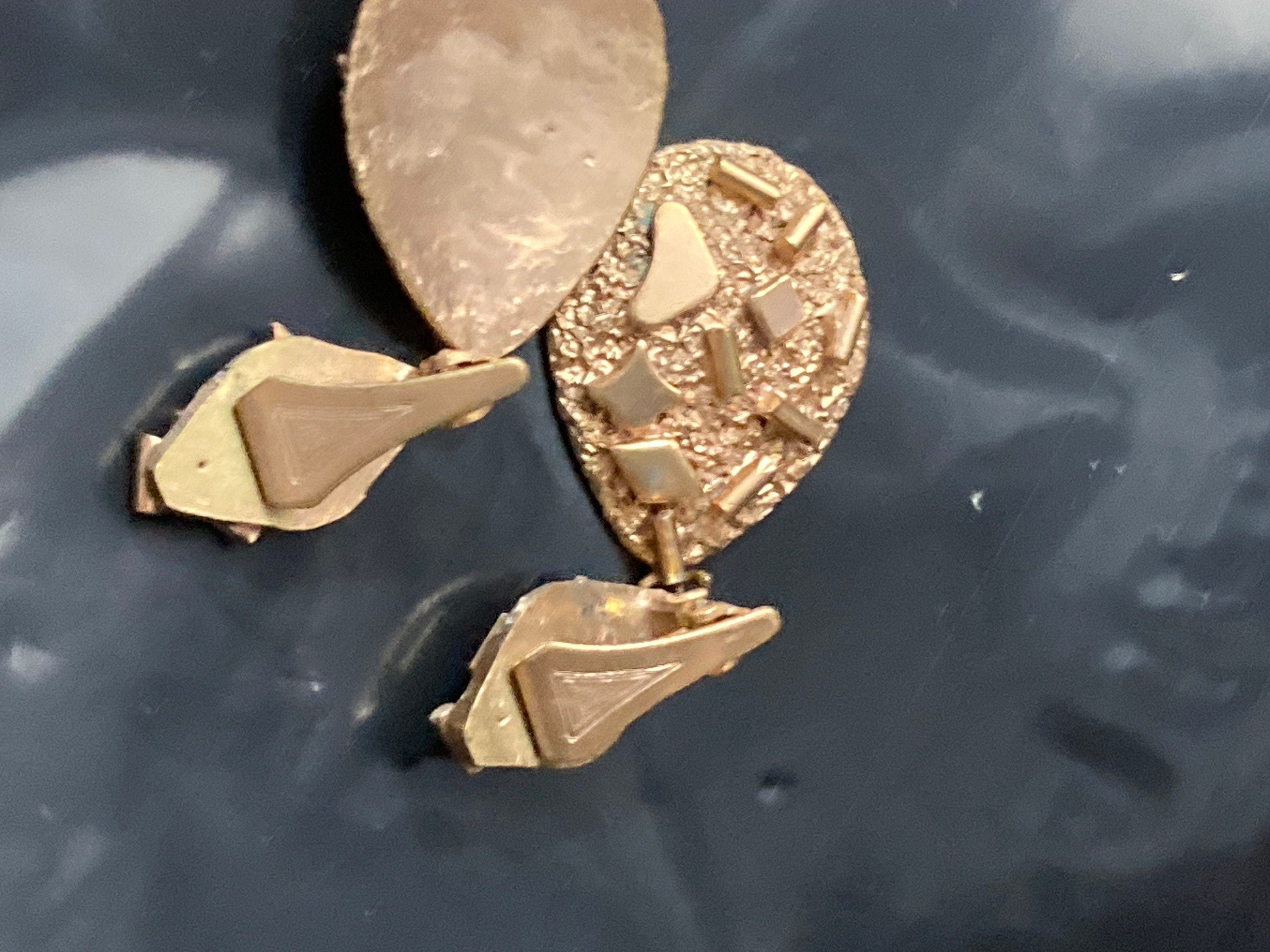 1970s modernist brutalist gold tone metal abstract clip on drop earrings