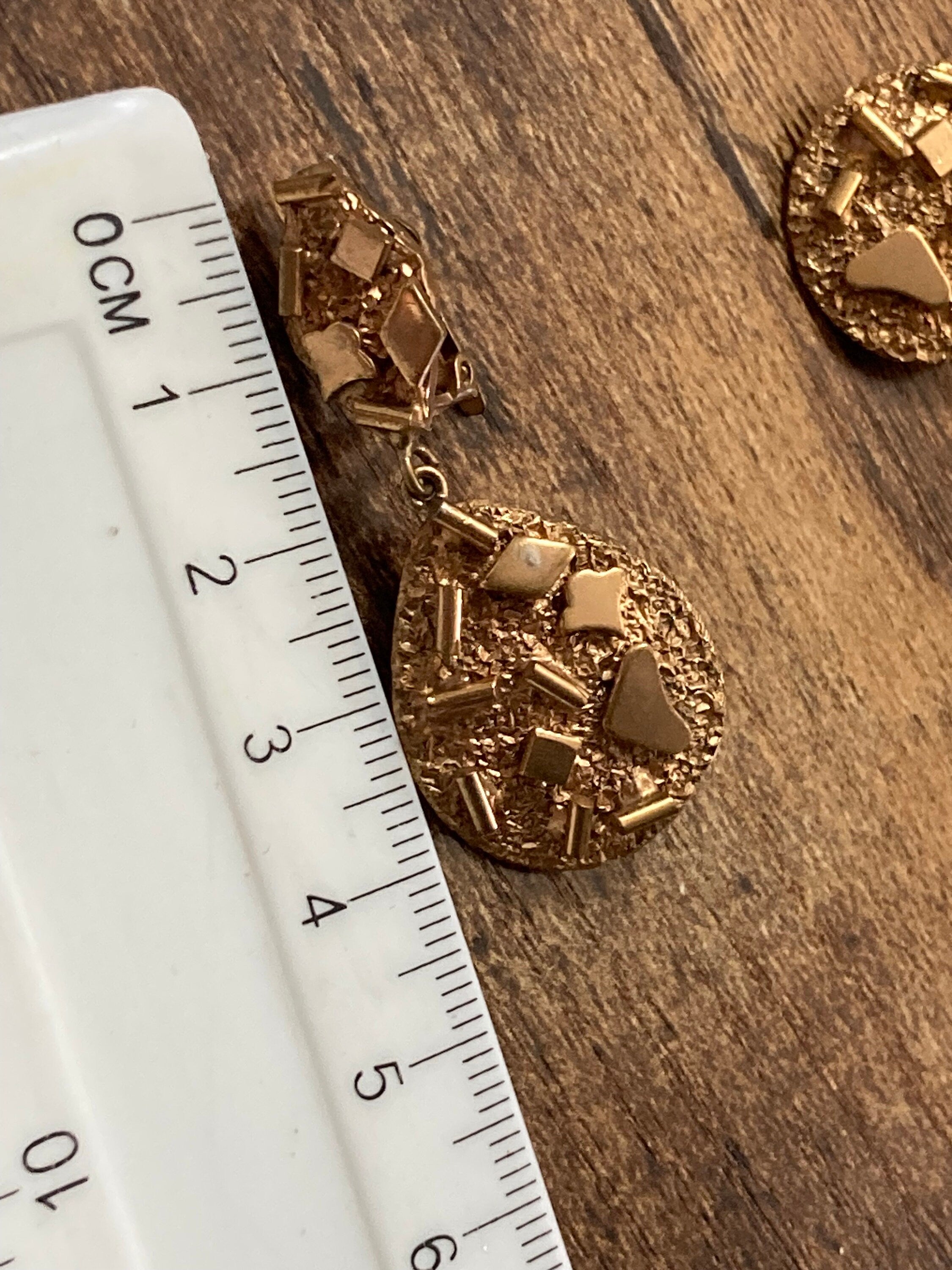 1970s modernist brutalist gold tone metal abstract clip on drop earrings