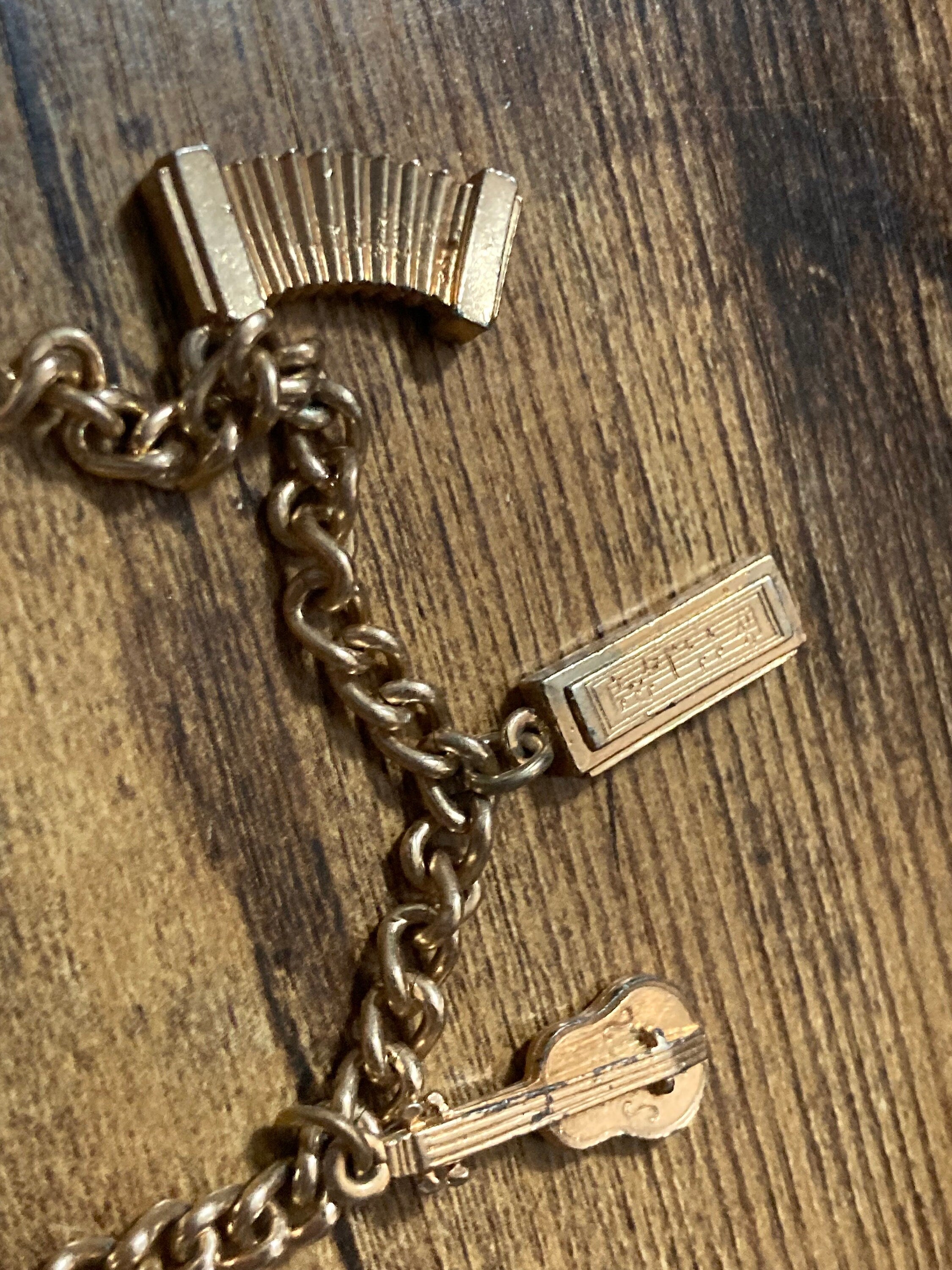 Musicians Vintage Gold tone  chain charm bracelet musical instruments