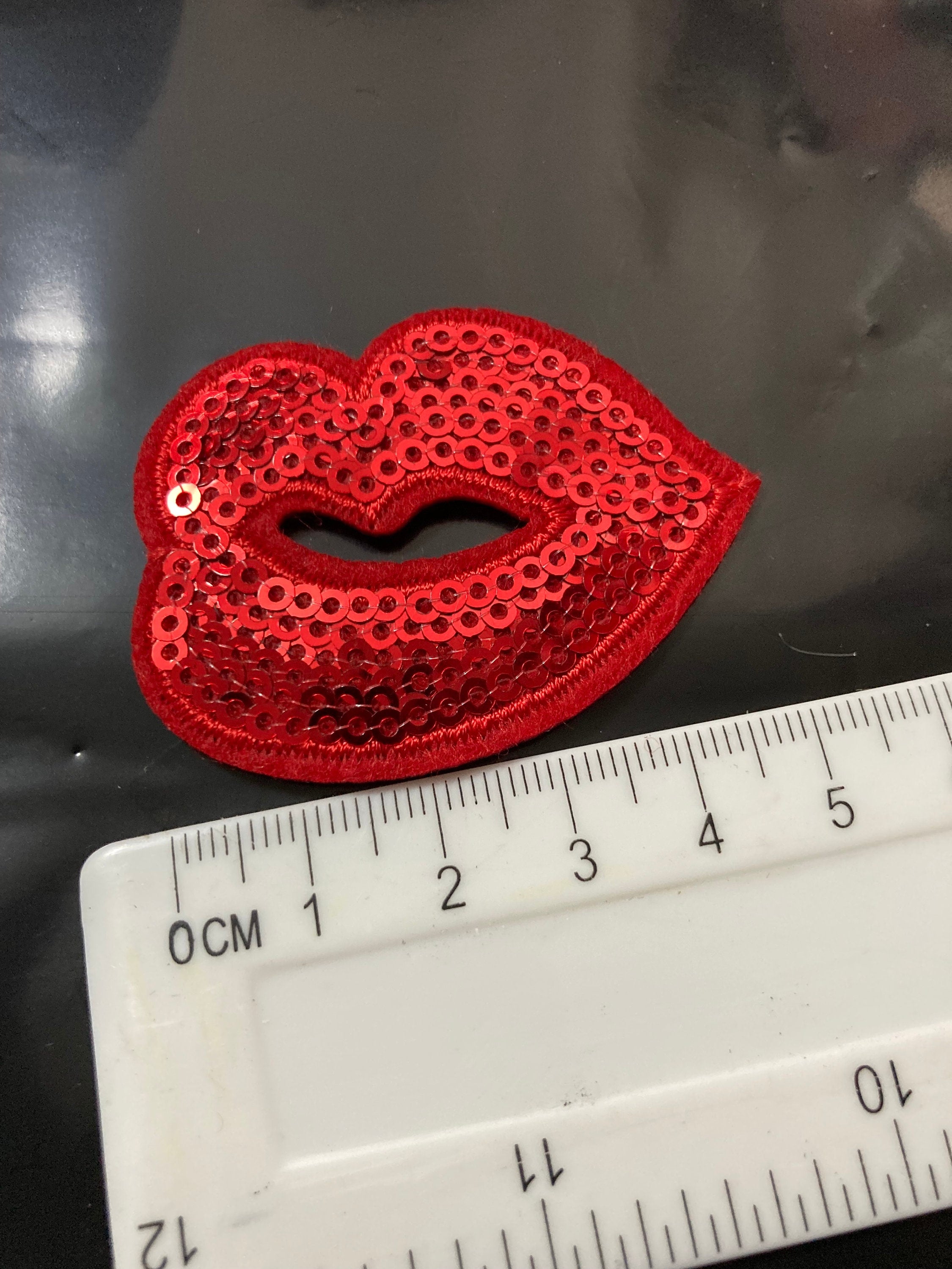 iron on bright red lips sequin patch 5.5 x 4cm sewing applique