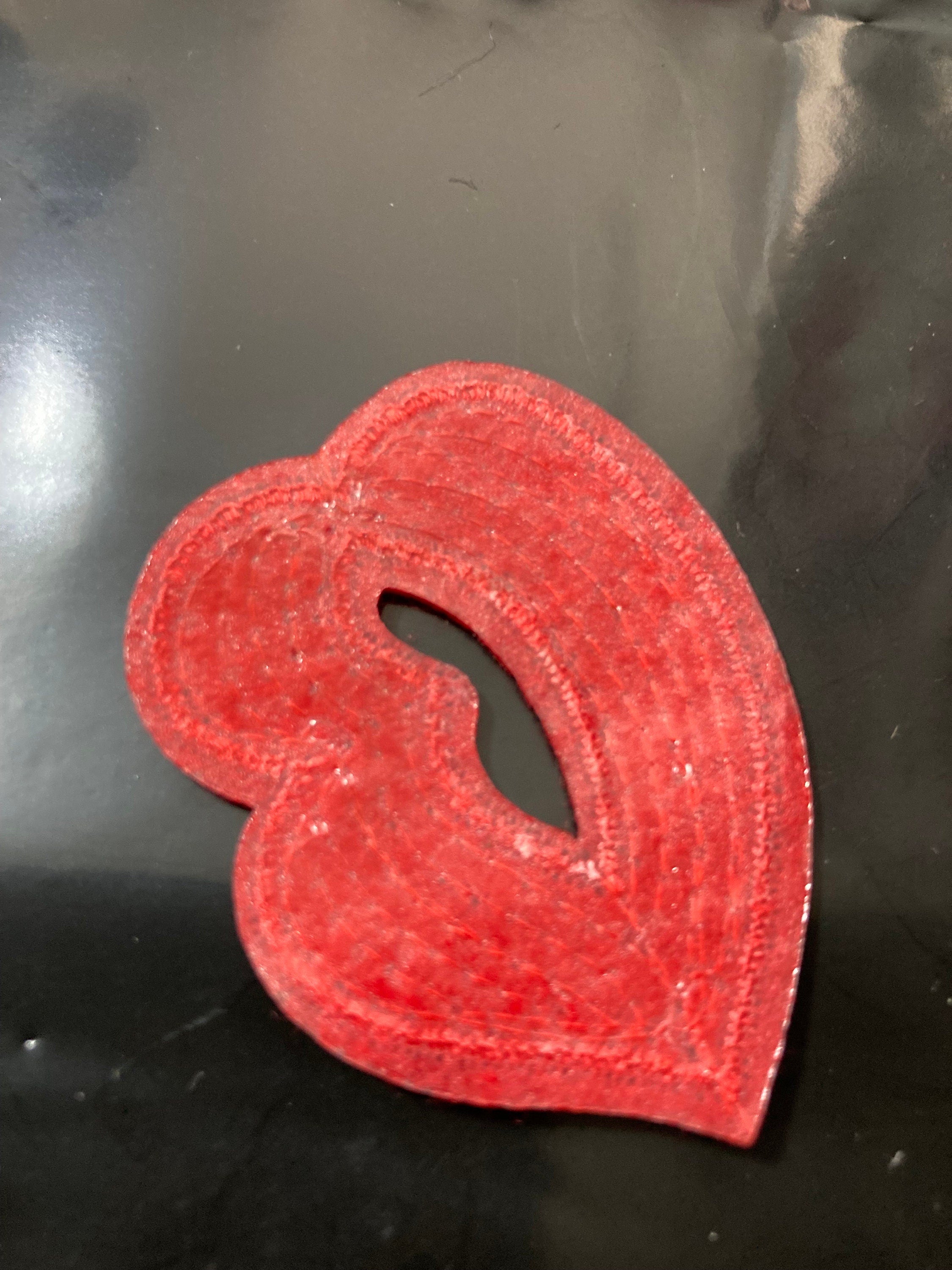 iron on bright red lips sequin patch 5.5 x 4cm sewing applique