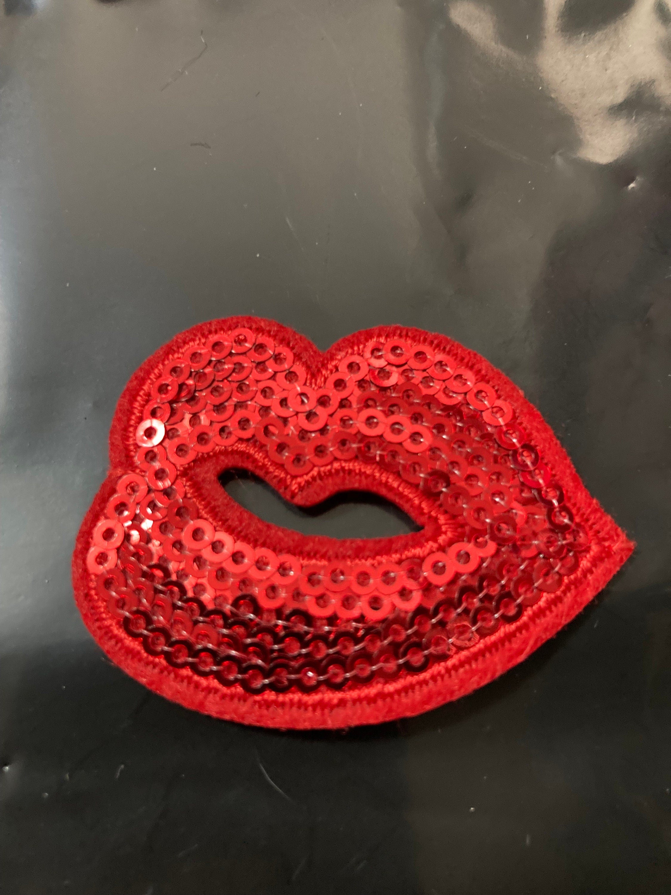 iron on bright red lips sequin patch 5.5 x 4cm sewing applique