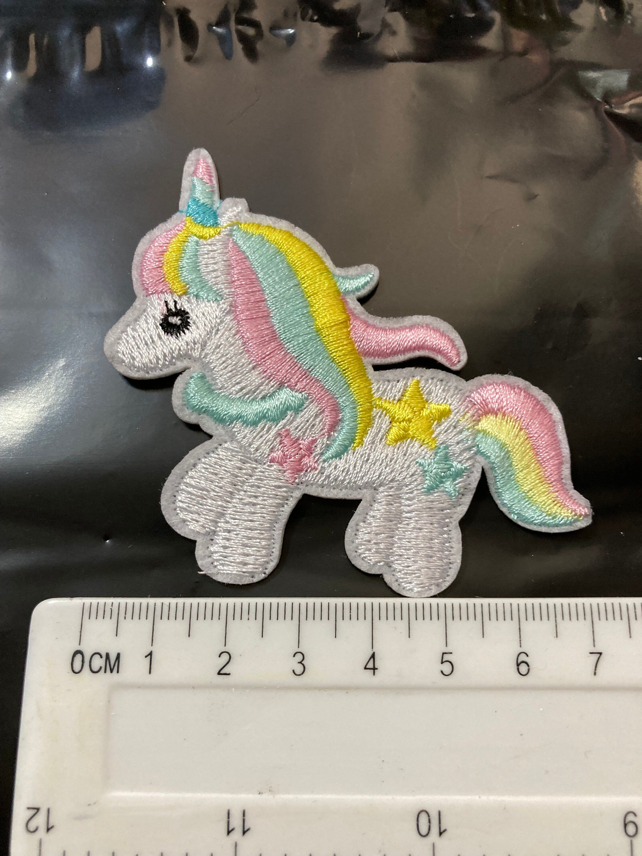iron on unicorn patch 8 x 7.5cm sewing appliqué white pink blue