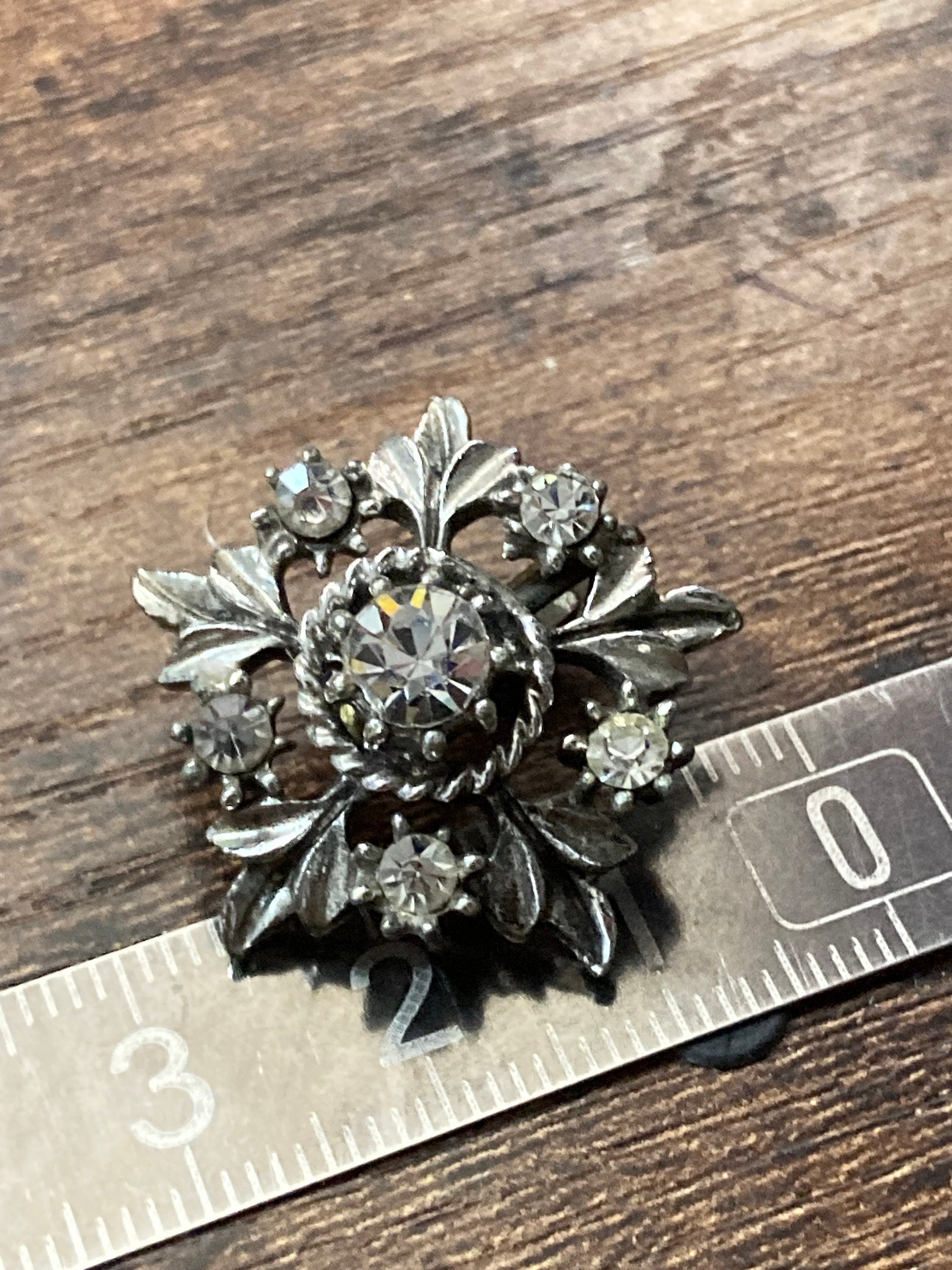 Clear rhinestone diamanté Clip On Earrings Silver Tone floral