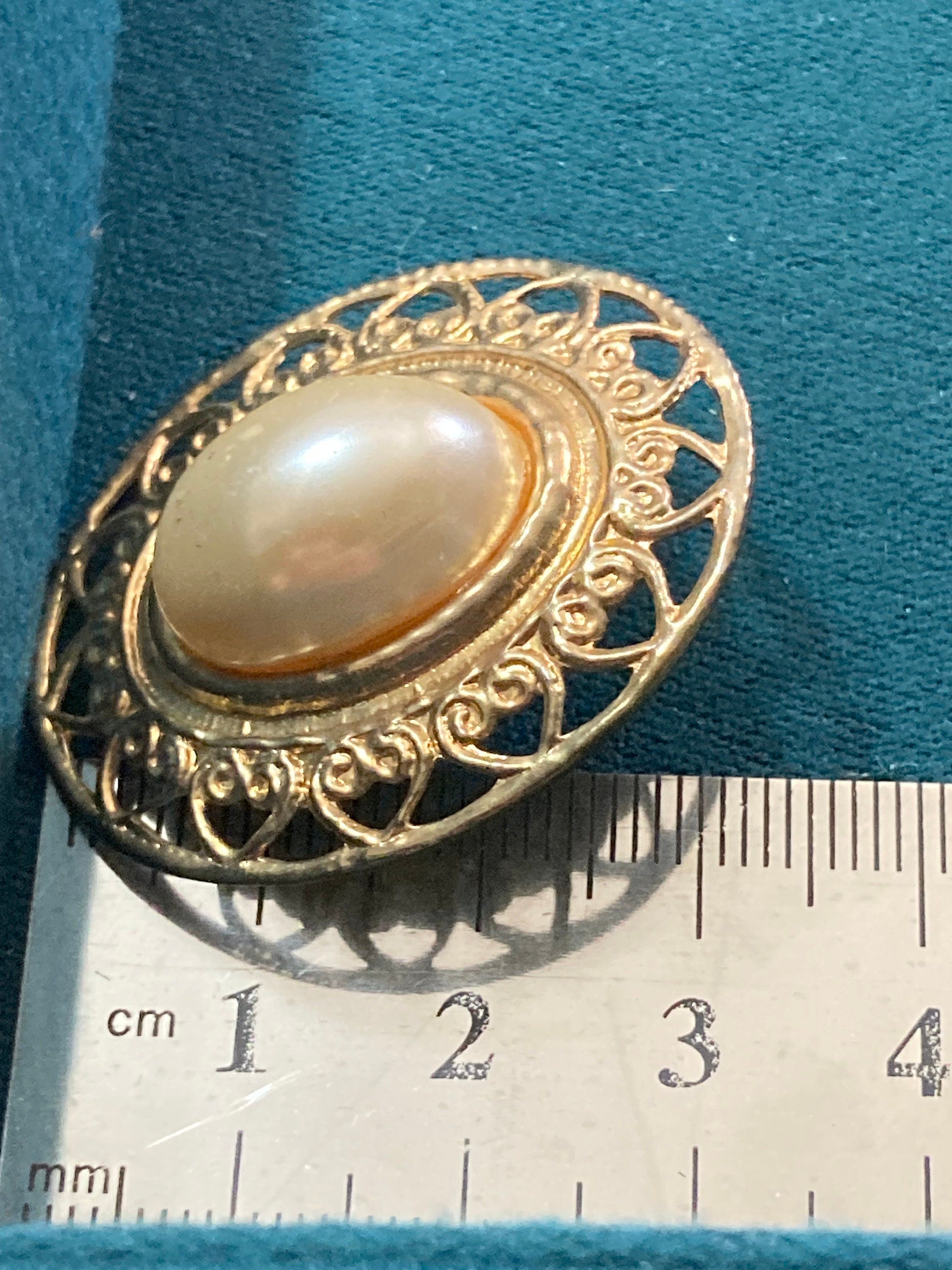 Large oval oversized faux Pearl cabochon gold tone pierced earrings 3.5cm