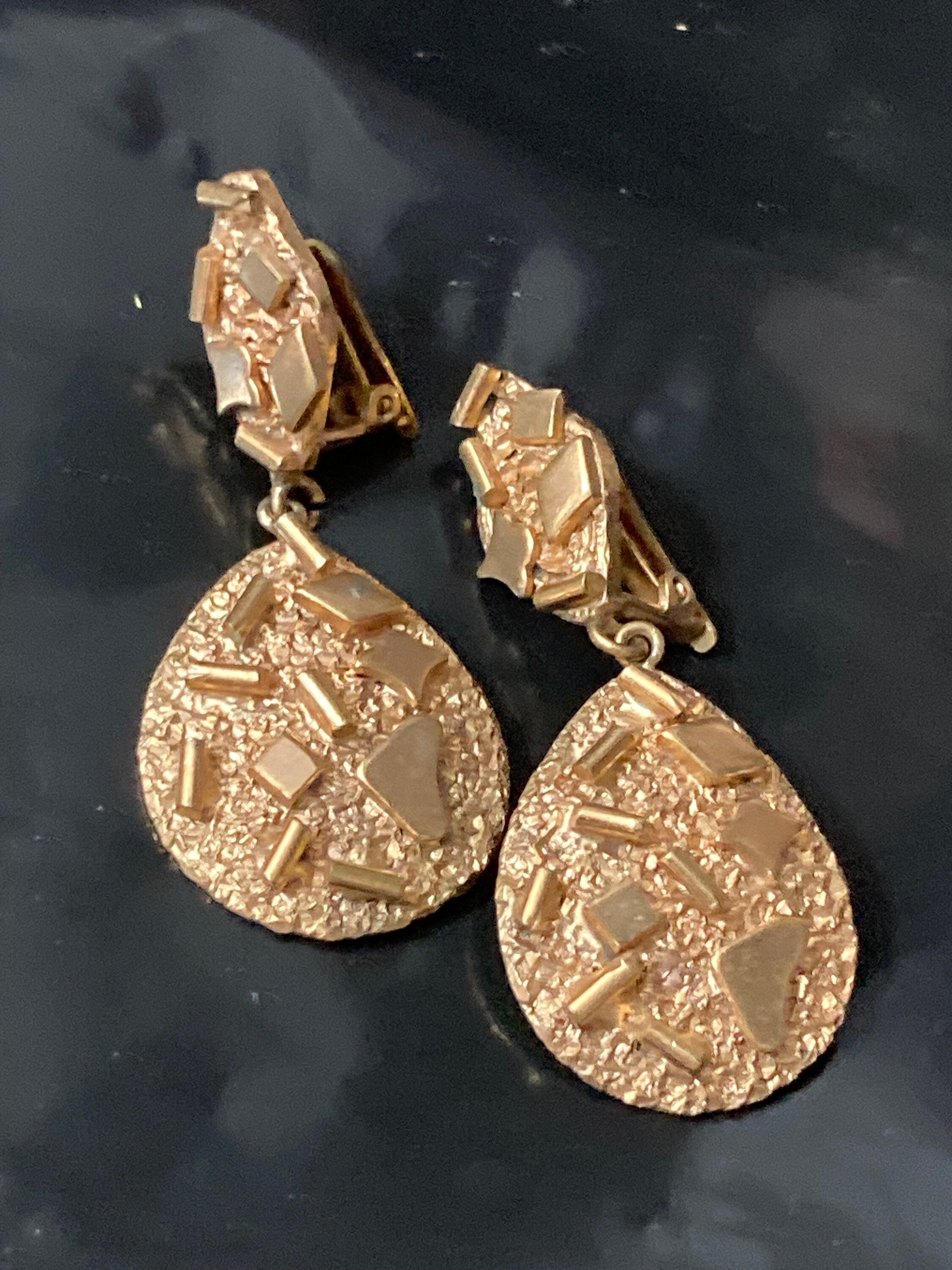 1970s modernist brutalist gold tone metal abstract clip on drop earrings