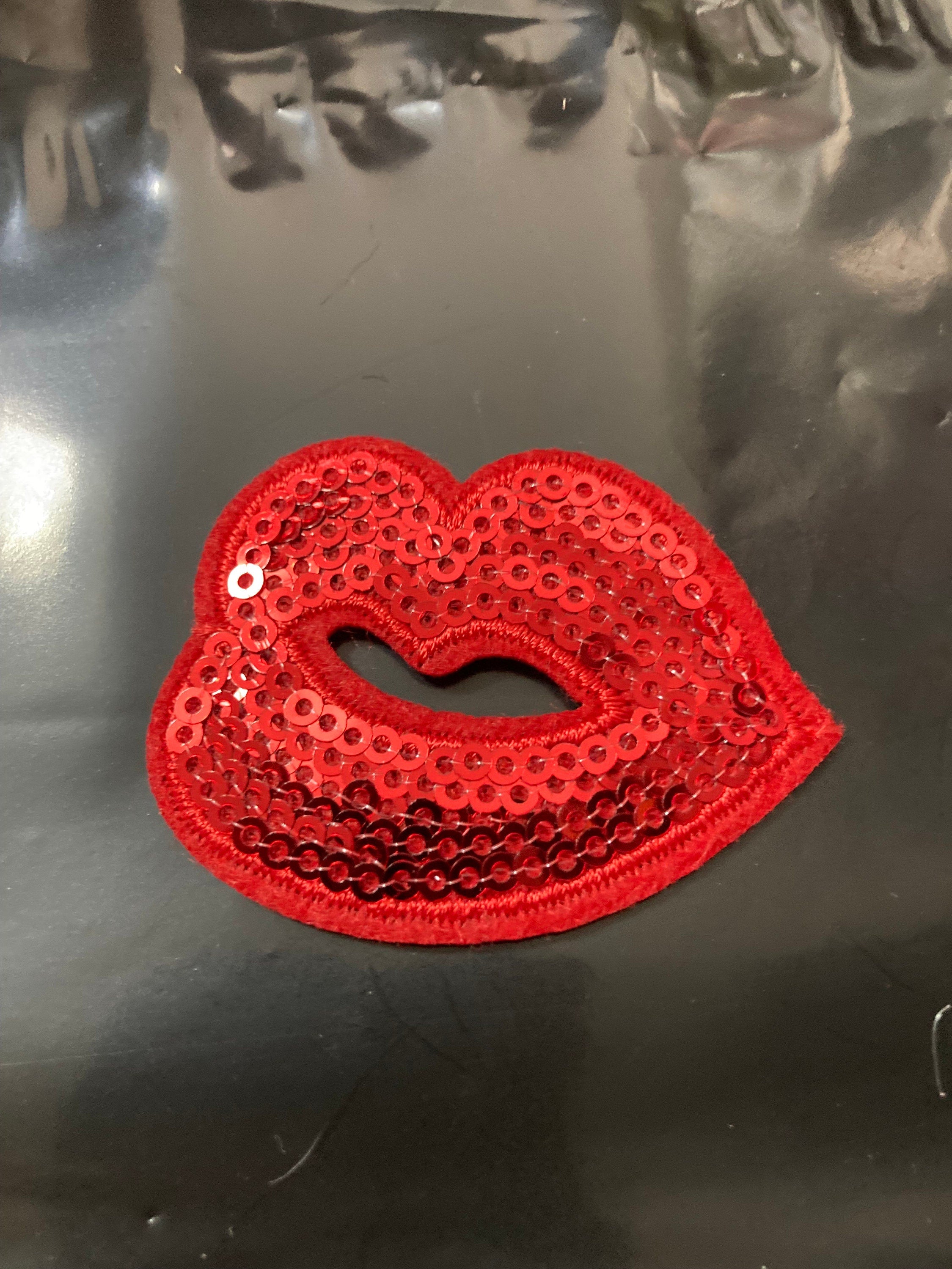 iron on bright red lips sequin patch 5.5 x 4cm sewing applique