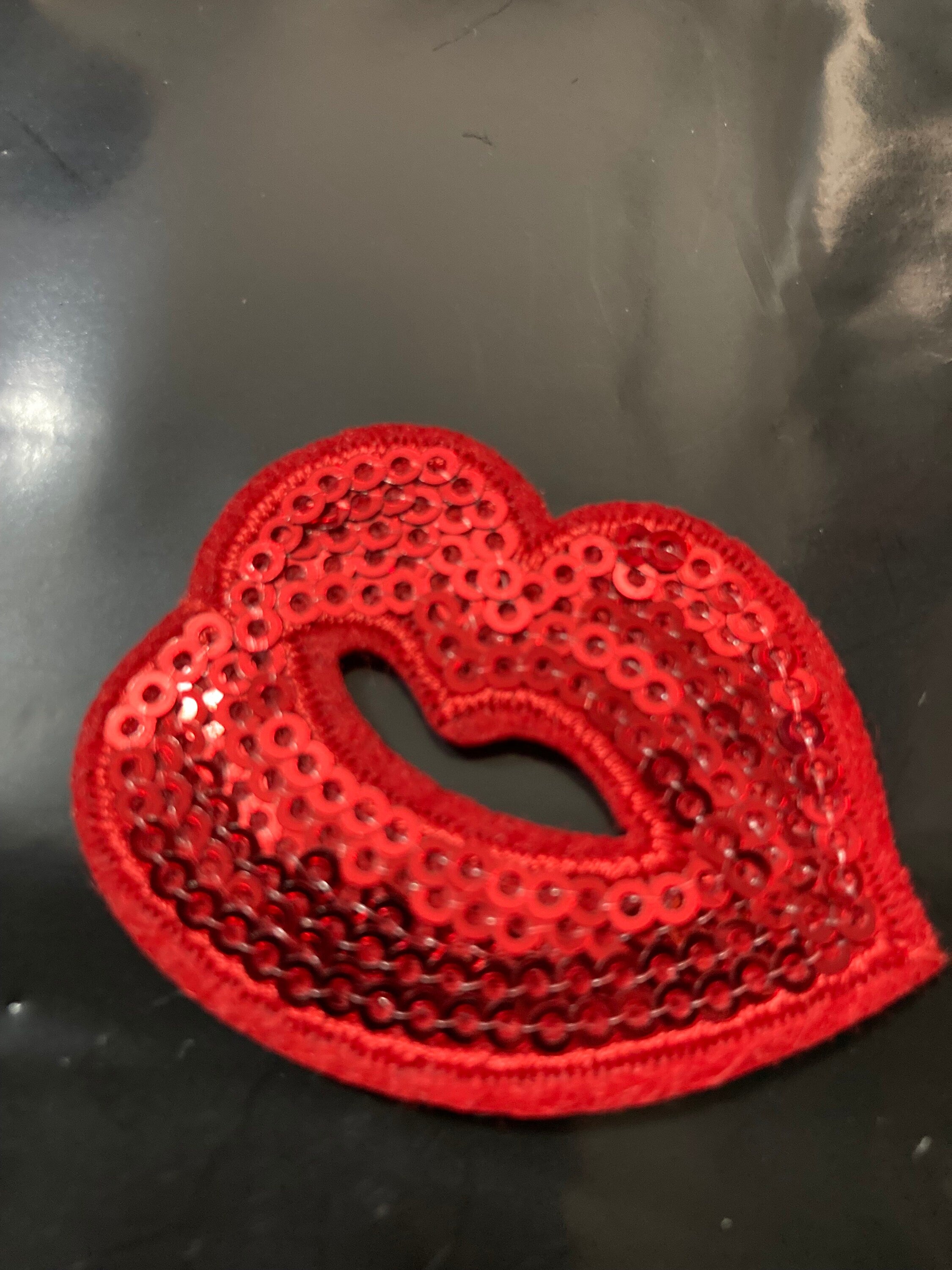 iron on bright red lips sequin patch 5.5 x 4cm sewing applique