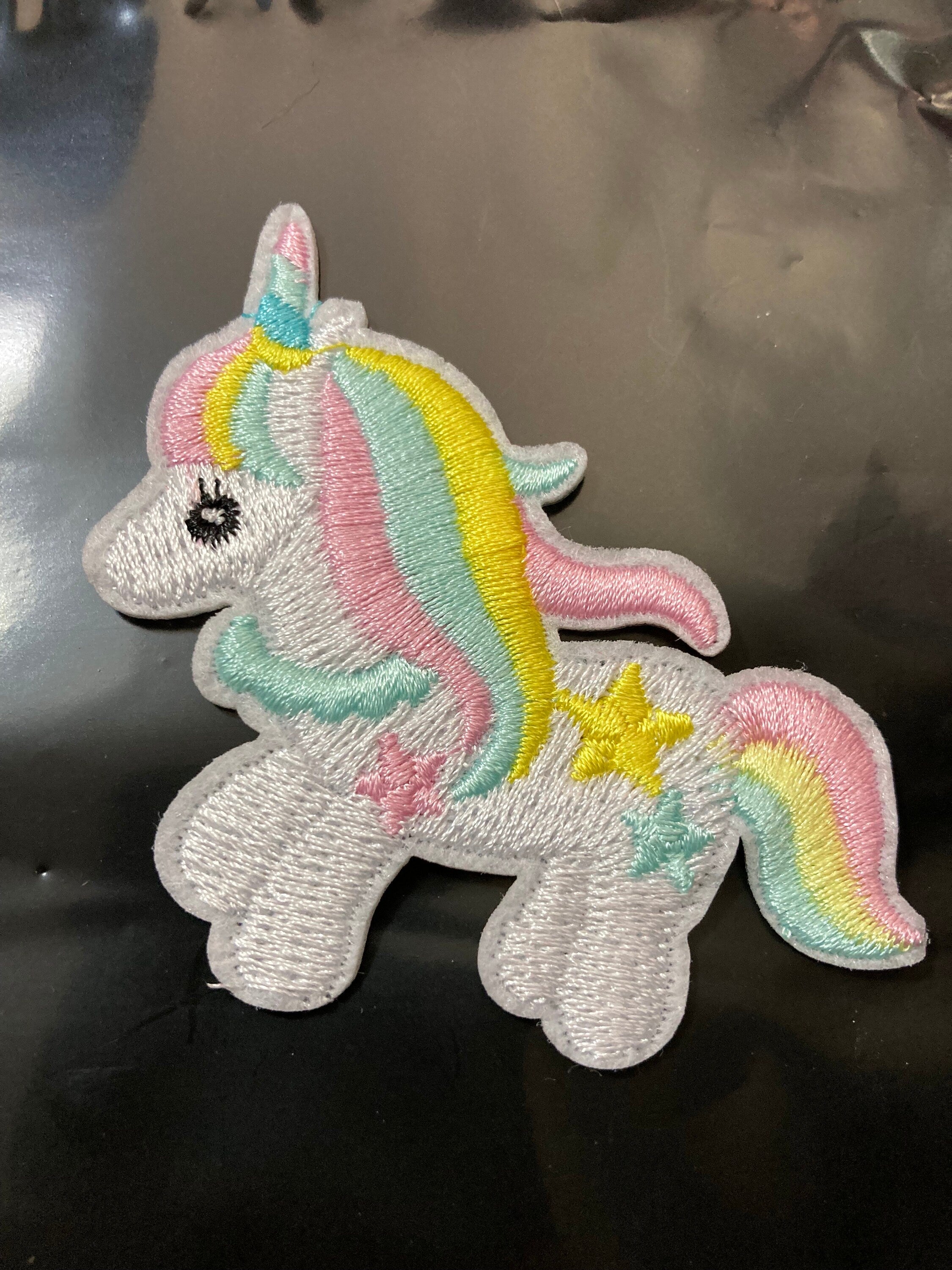 iron on unicorn patch 8 x 7.5cm sewing appliqué white pink blue