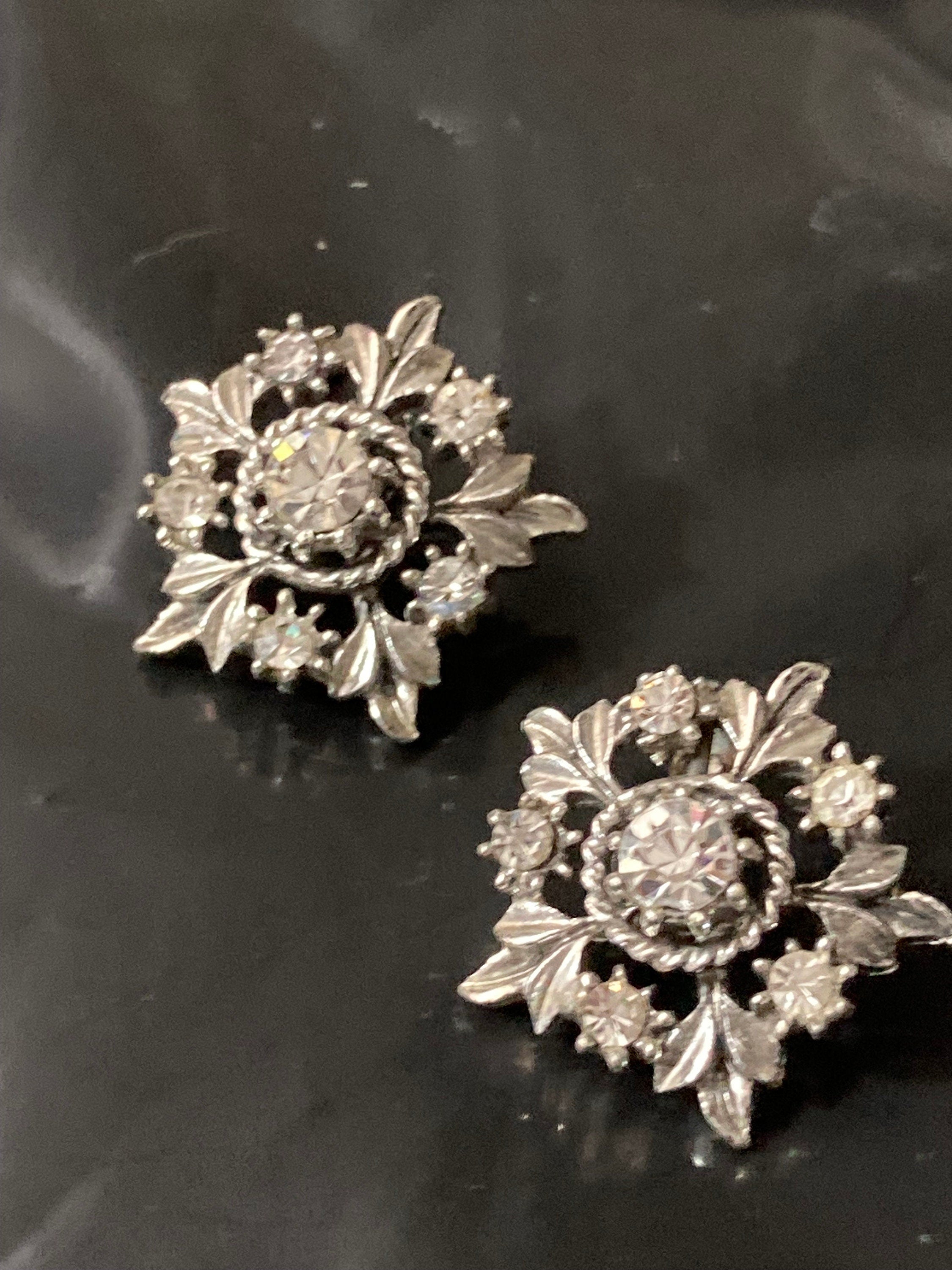 Clear rhinestone diamanté Clip On Earrings Silver Tone floral