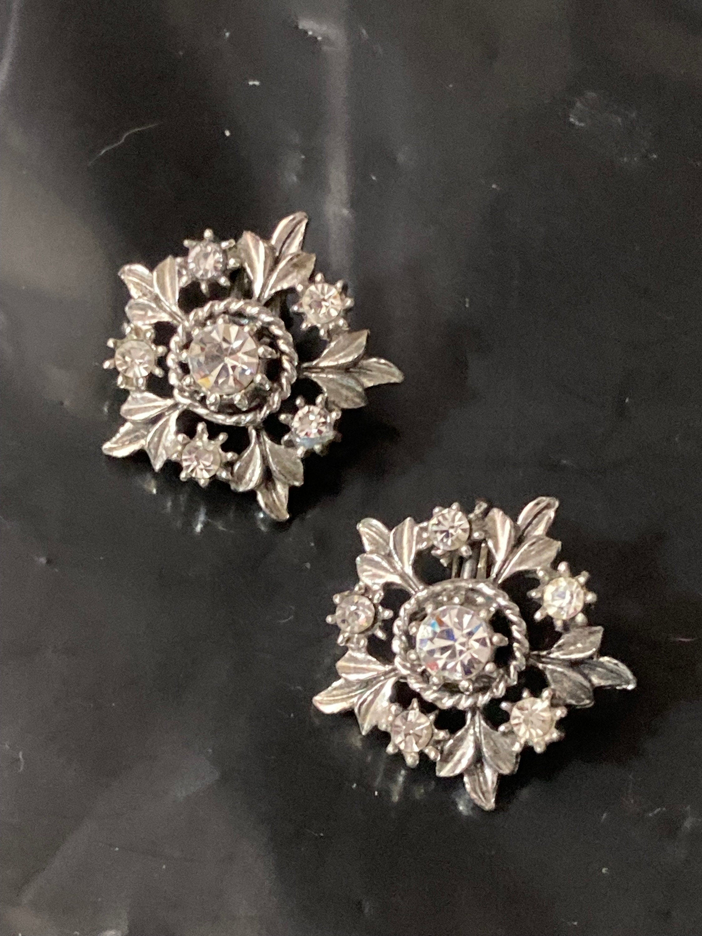 Clear rhinestone diamanté Clip On Earrings Silver Tone floral