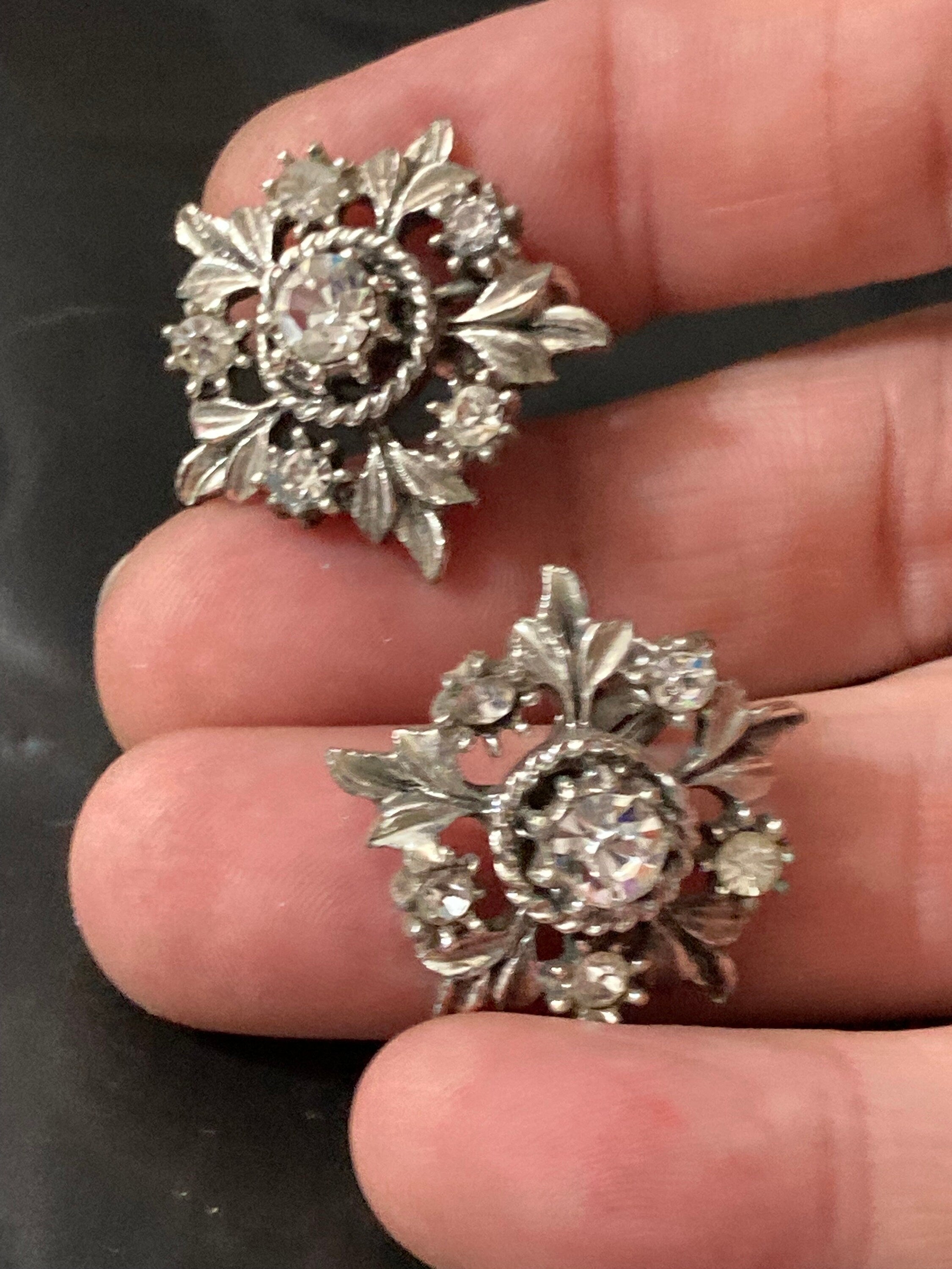 Clear rhinestone diamanté Clip On Earrings Silver Tone floral