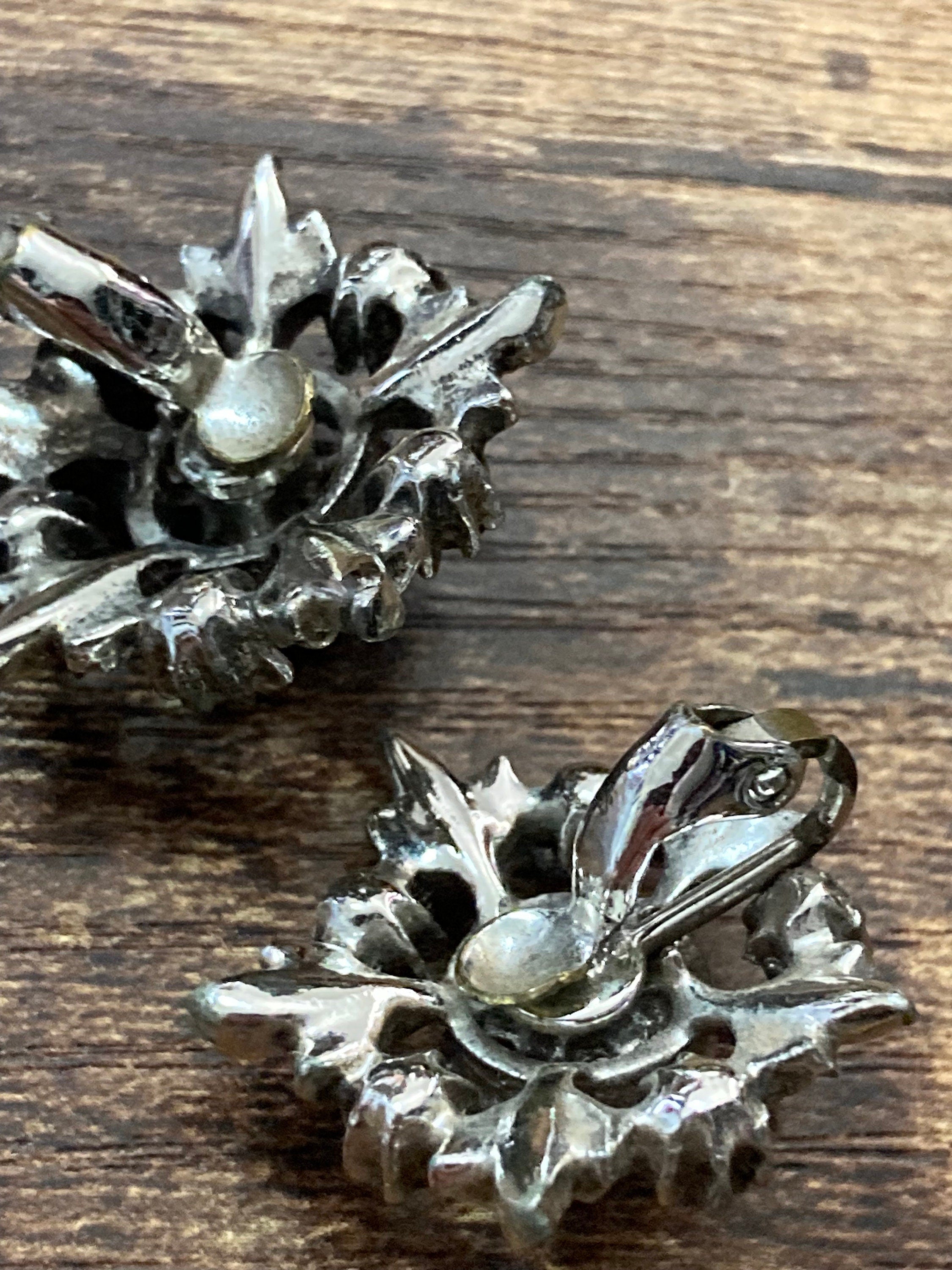 Clear rhinestone diamanté Clip On Earrings Silver Tone floral