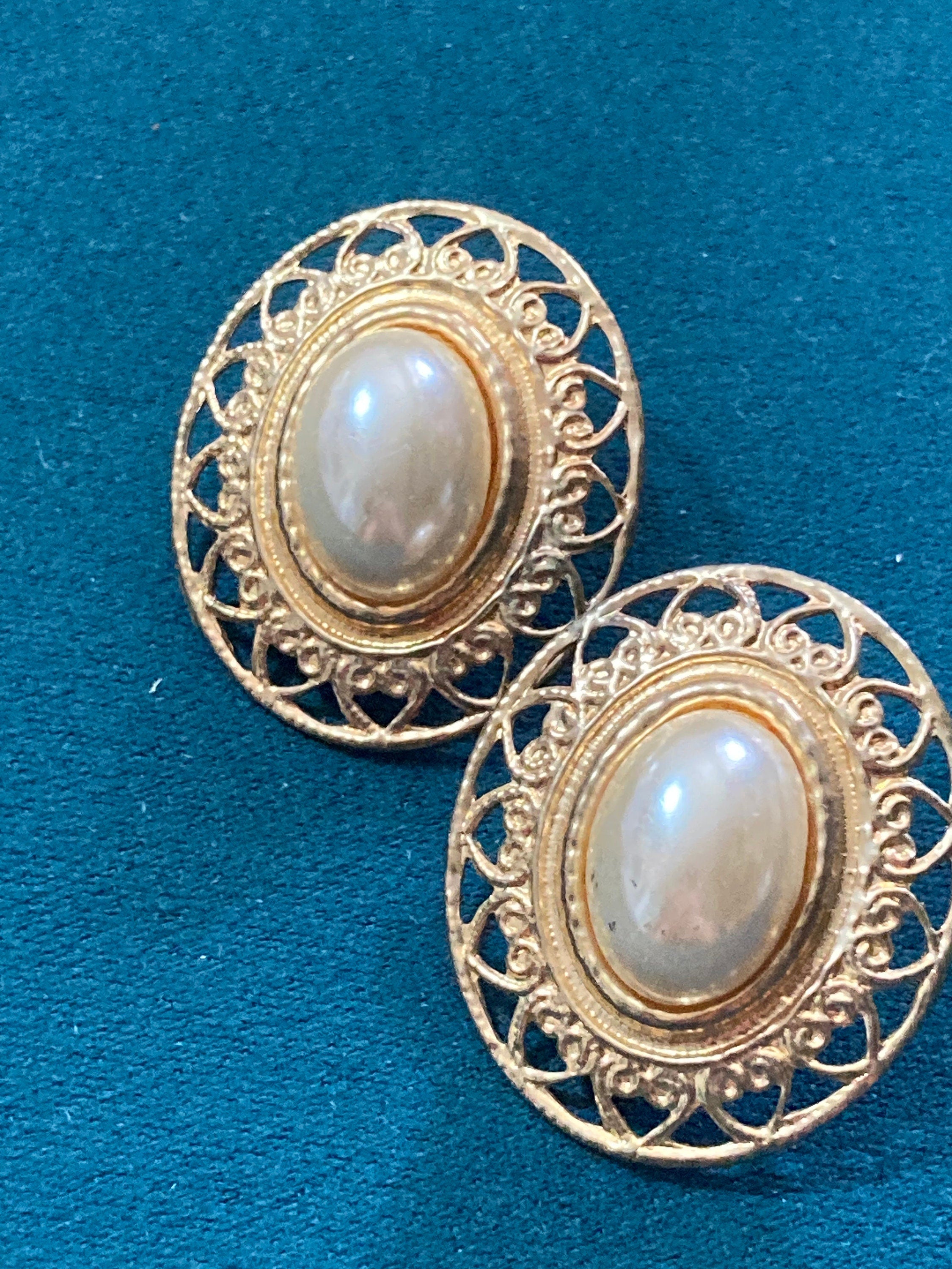 Large oval oversized faux Pearl cabochon gold tone pierced earrings 3.5cm