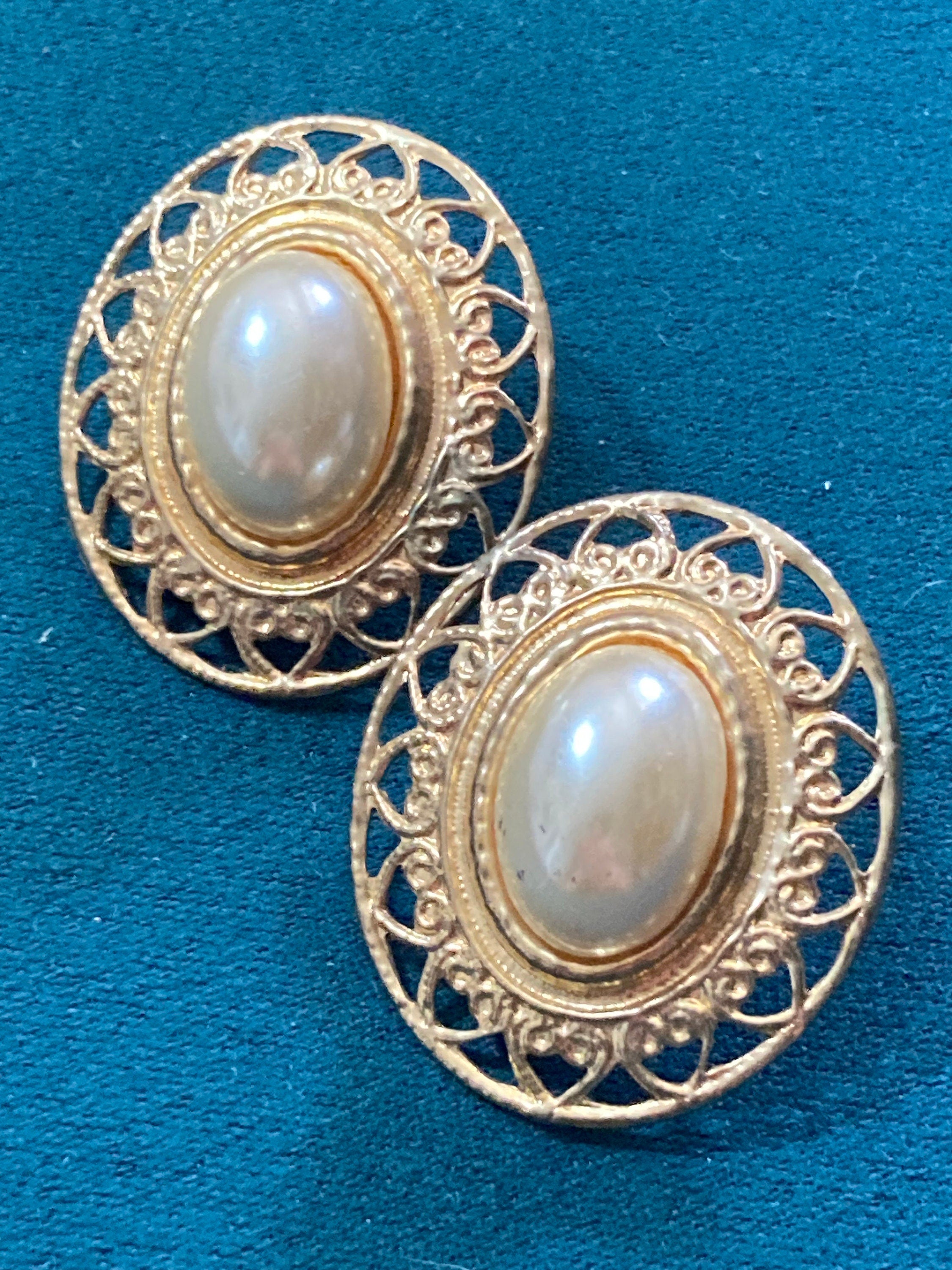 Large oval oversized faux Pearl cabochon gold tone pierced earrings 3.5cm