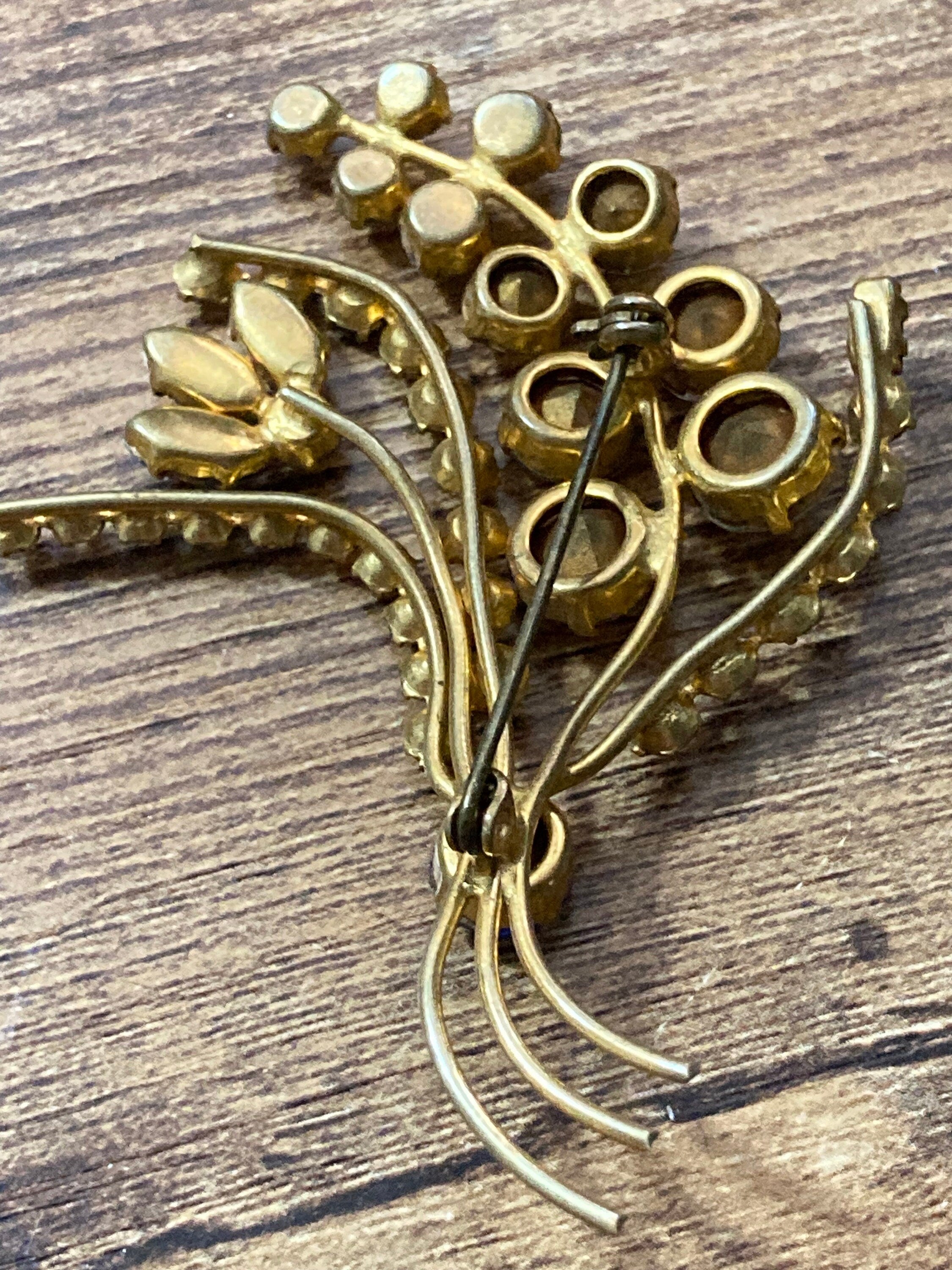 Vintage floral rhinestone paste glass Diamanté gold tone Brooch with sapphire blue stones