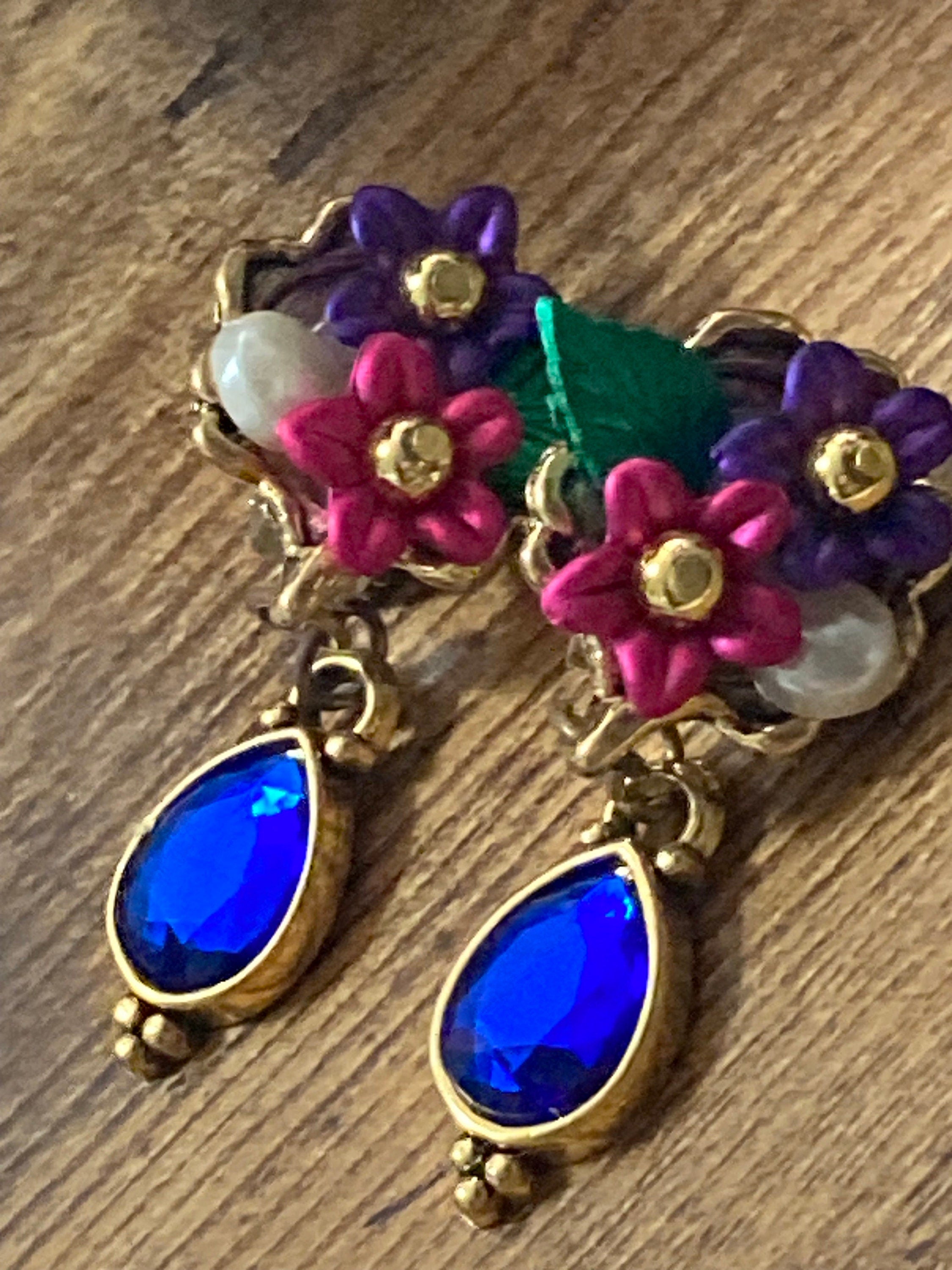 retro gold tone purple pink plastic floral sapphire cabochon drop dangly earrings