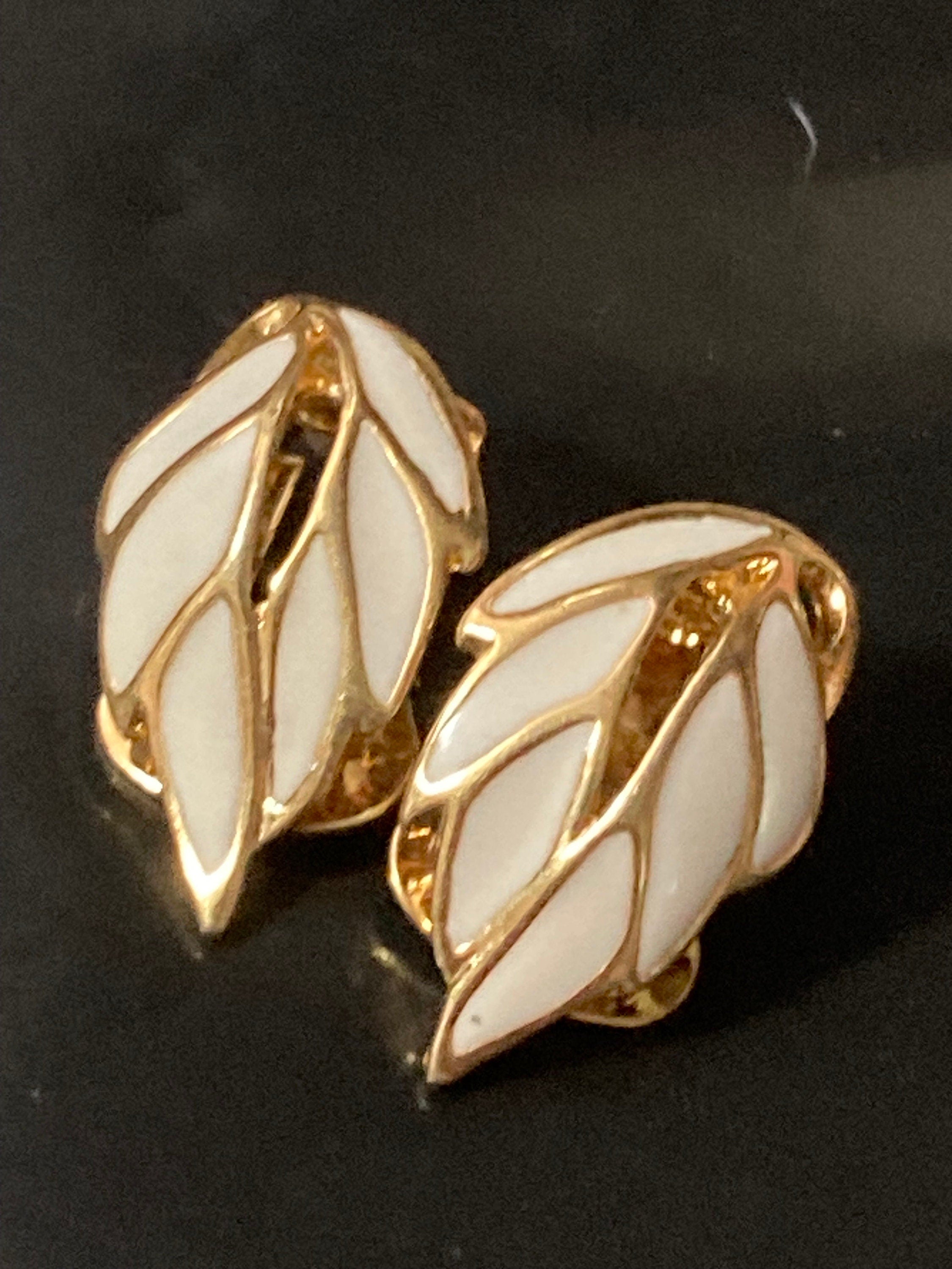 Signed SOLIEL Vintage 1980s gold tone cream enamel leaf clip on stud earrings